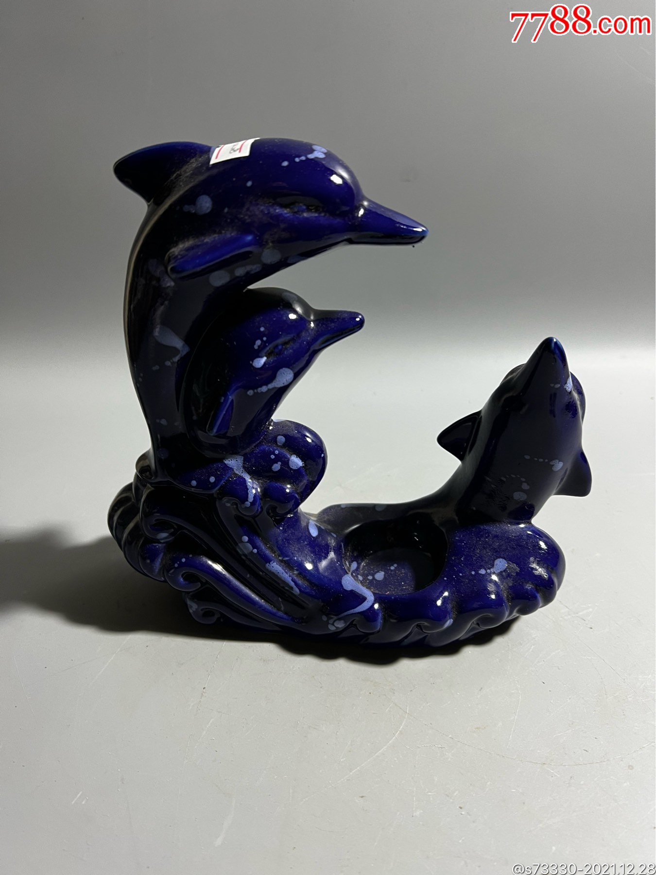 创汇期宝石蓝釉海豚一只