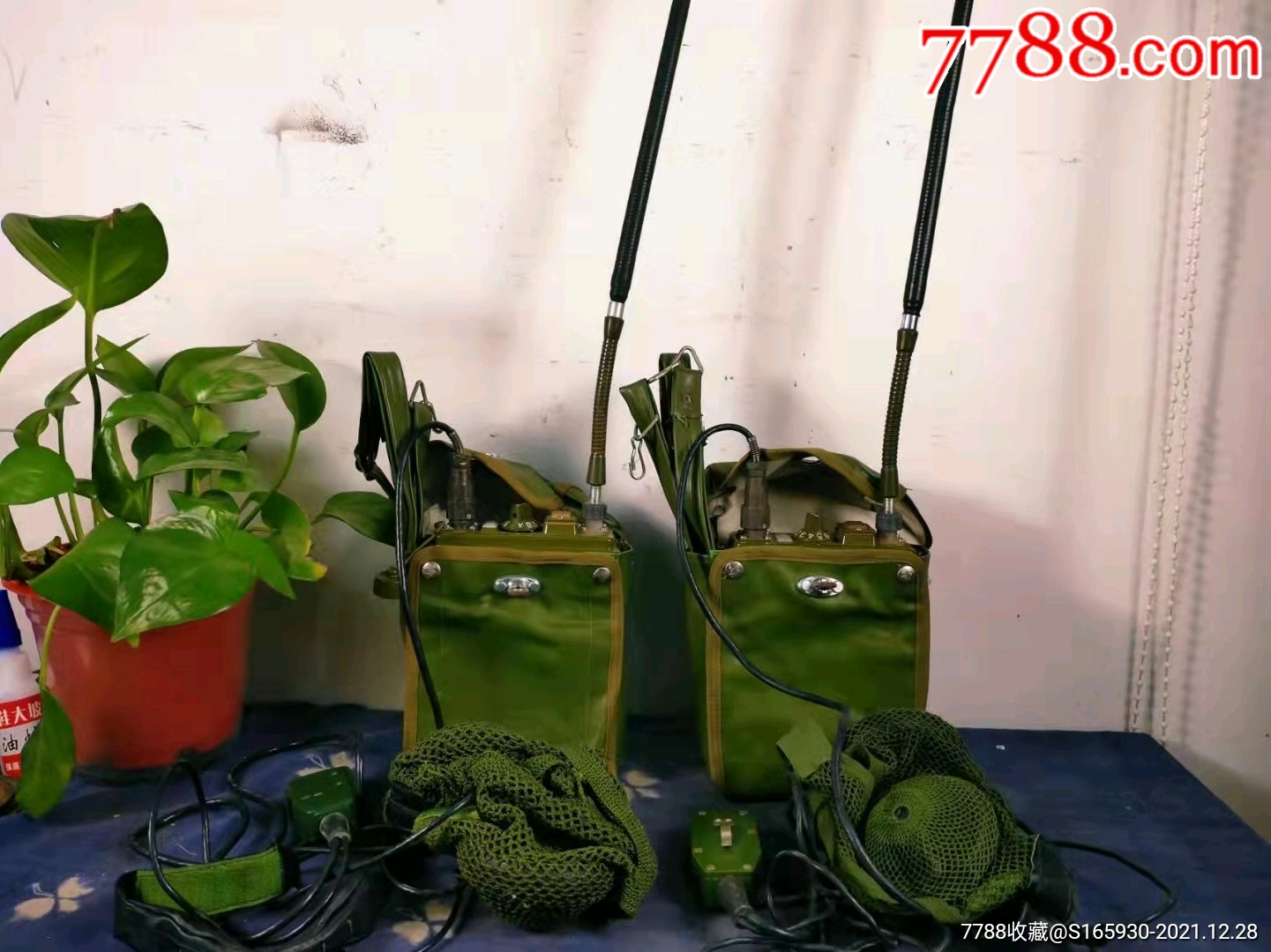 越南反击战时期1979年用861电台两部越难自卫反击战使用连排电台保证