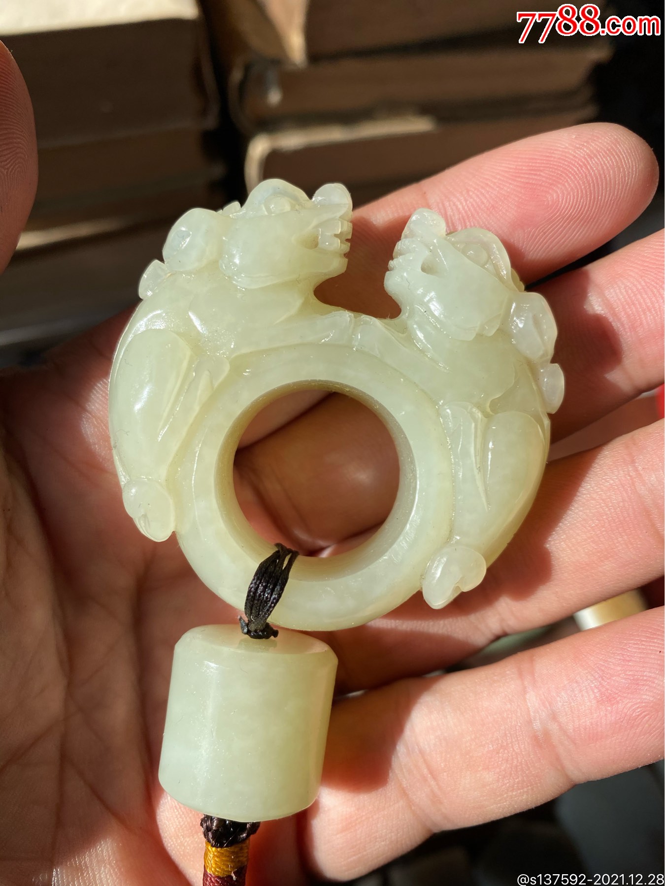 古兽图案和田玉扳指貔恘图案佩戴挂件