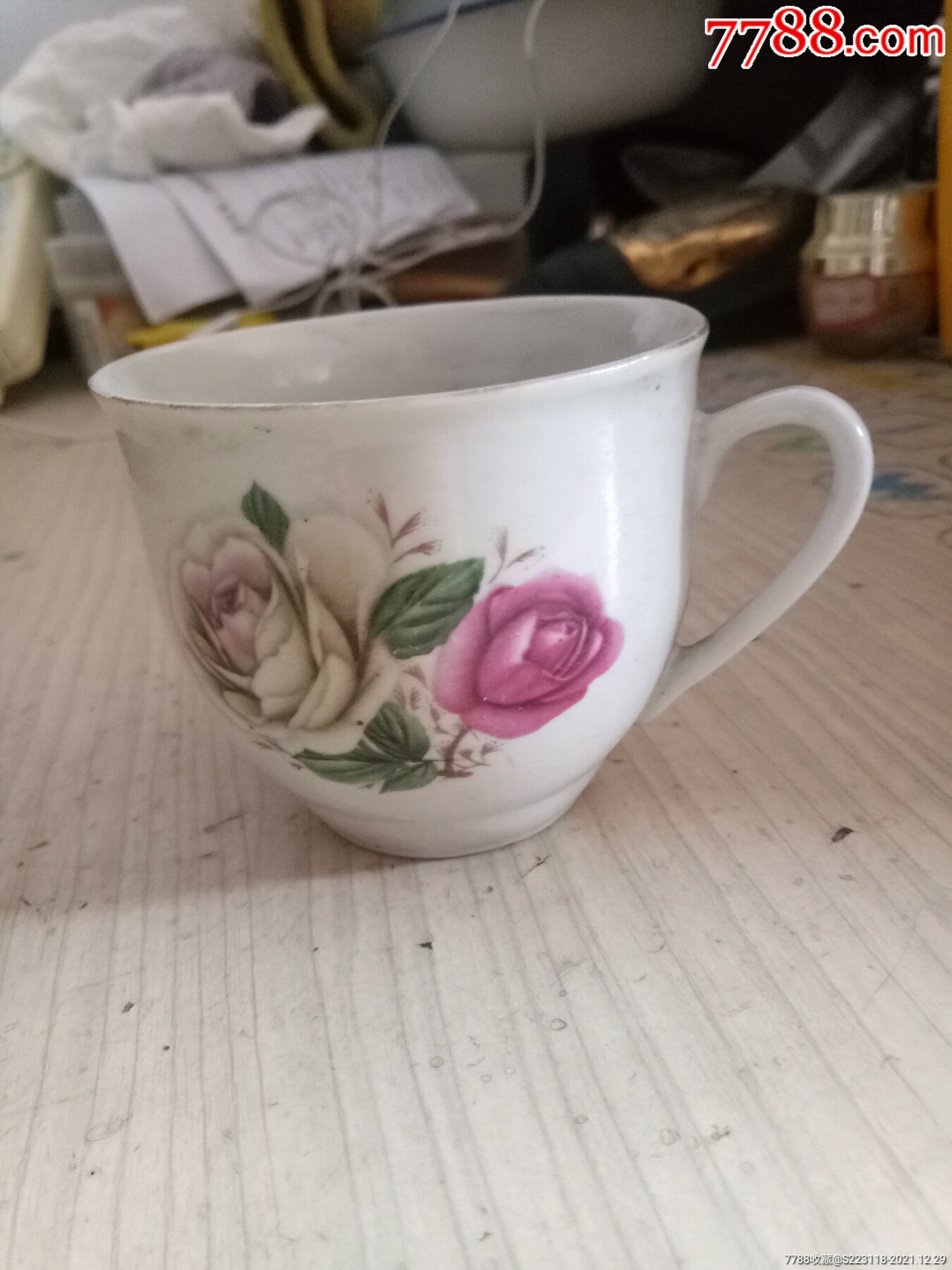 老彩绘瓷茶杯一个