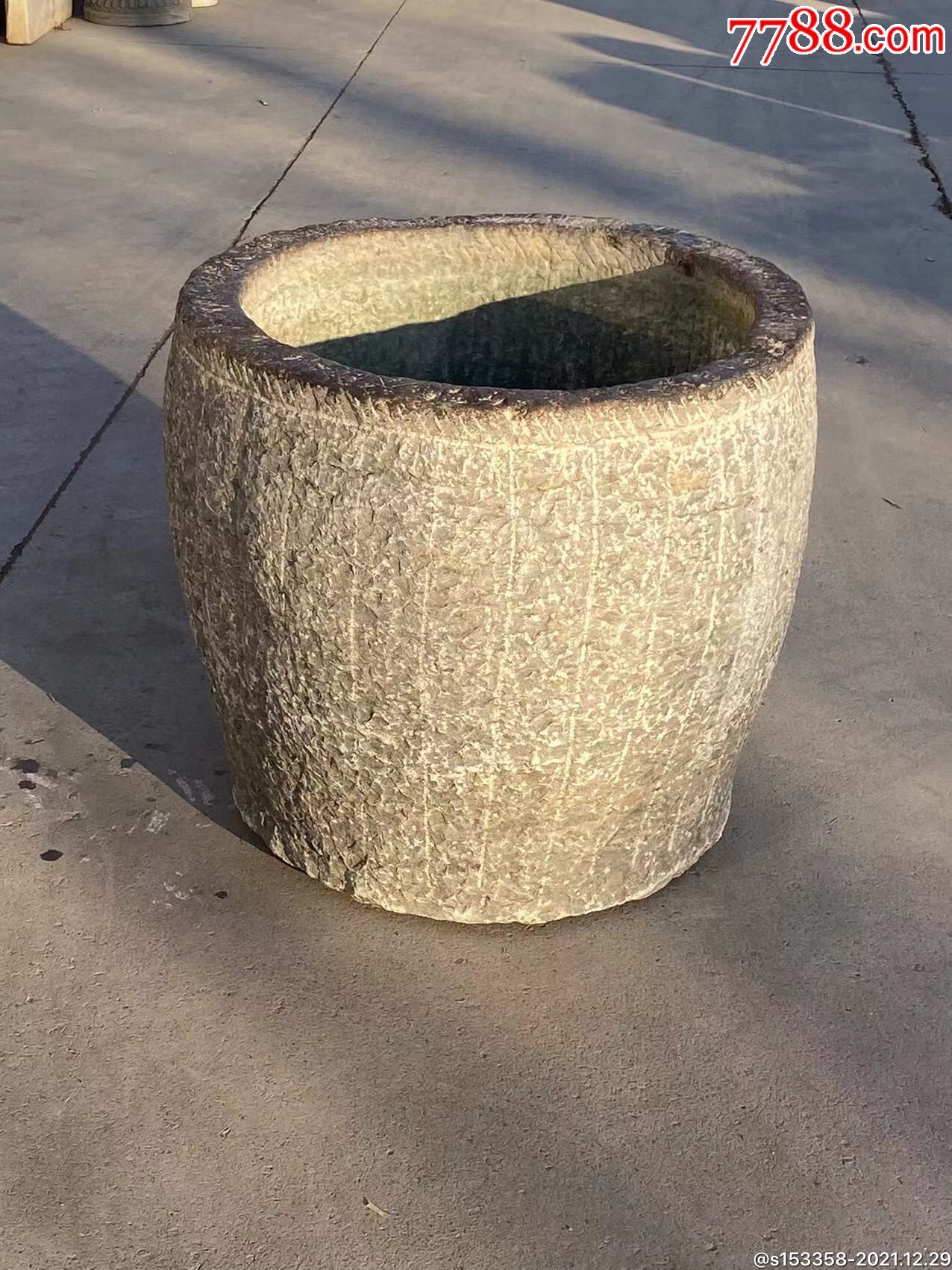 清代青石大缸品相完好