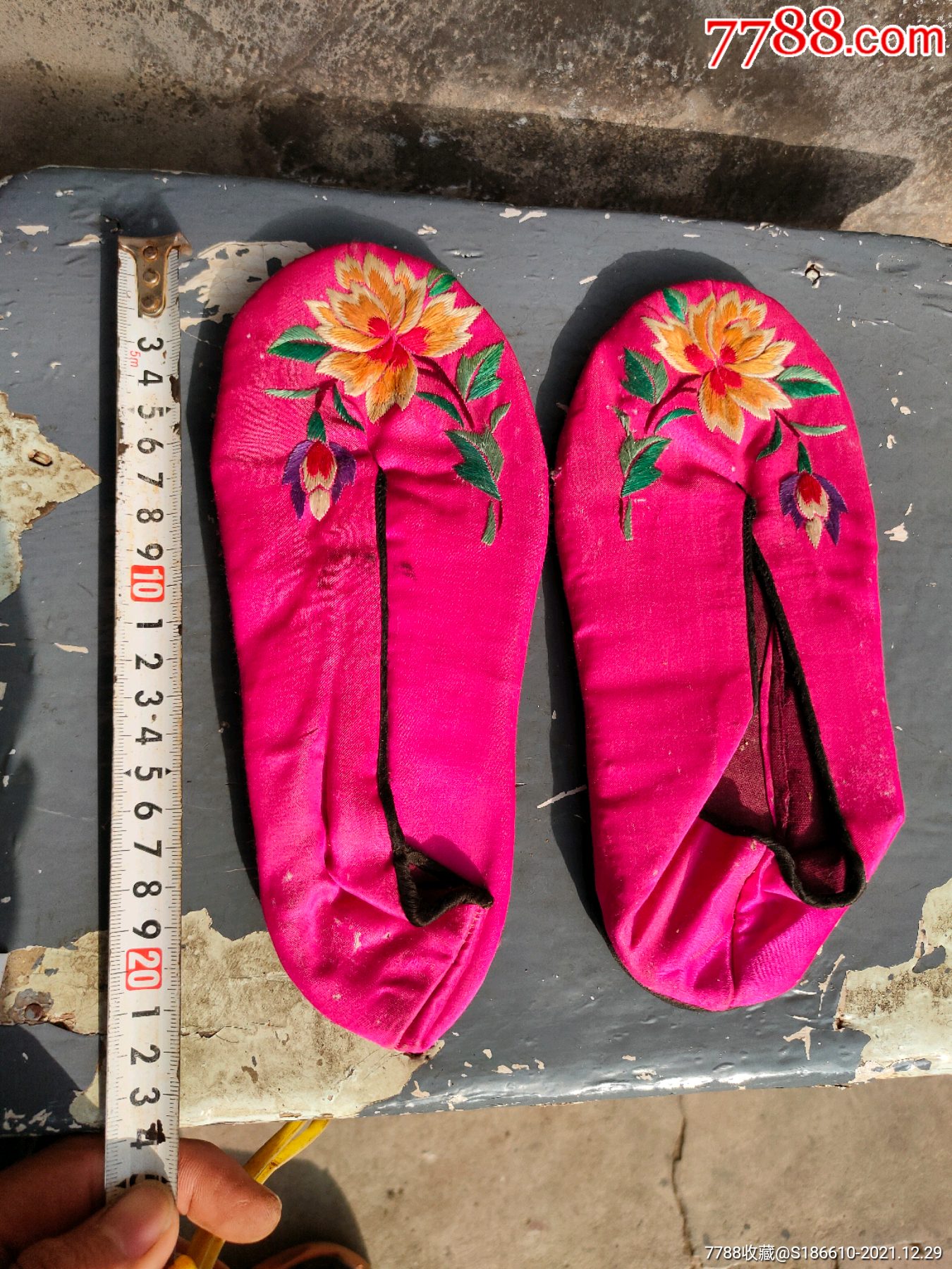 乡下收的老绣花鞋