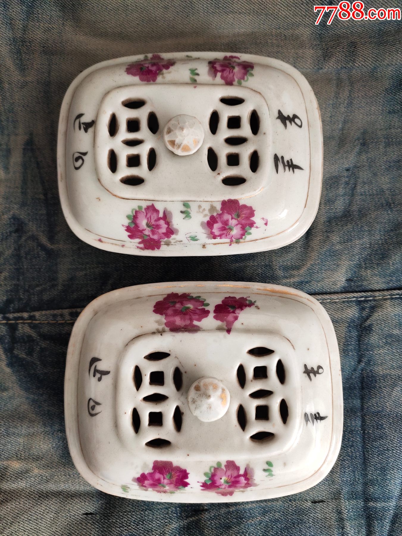 景德镇瓷镂空双钱肥皂盒一对