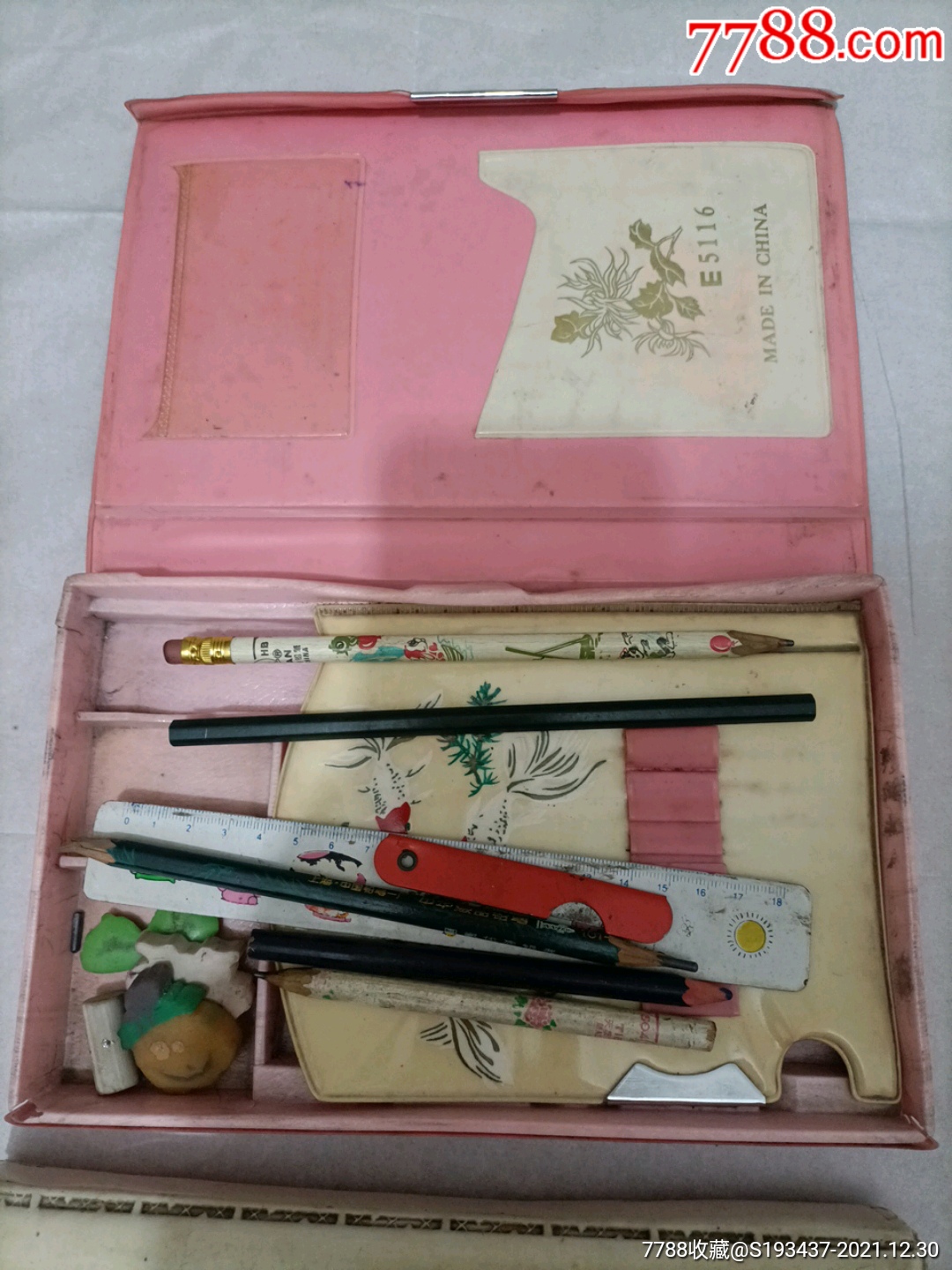 文具盒铅笔橡皮等学生文具玩具两盒出售