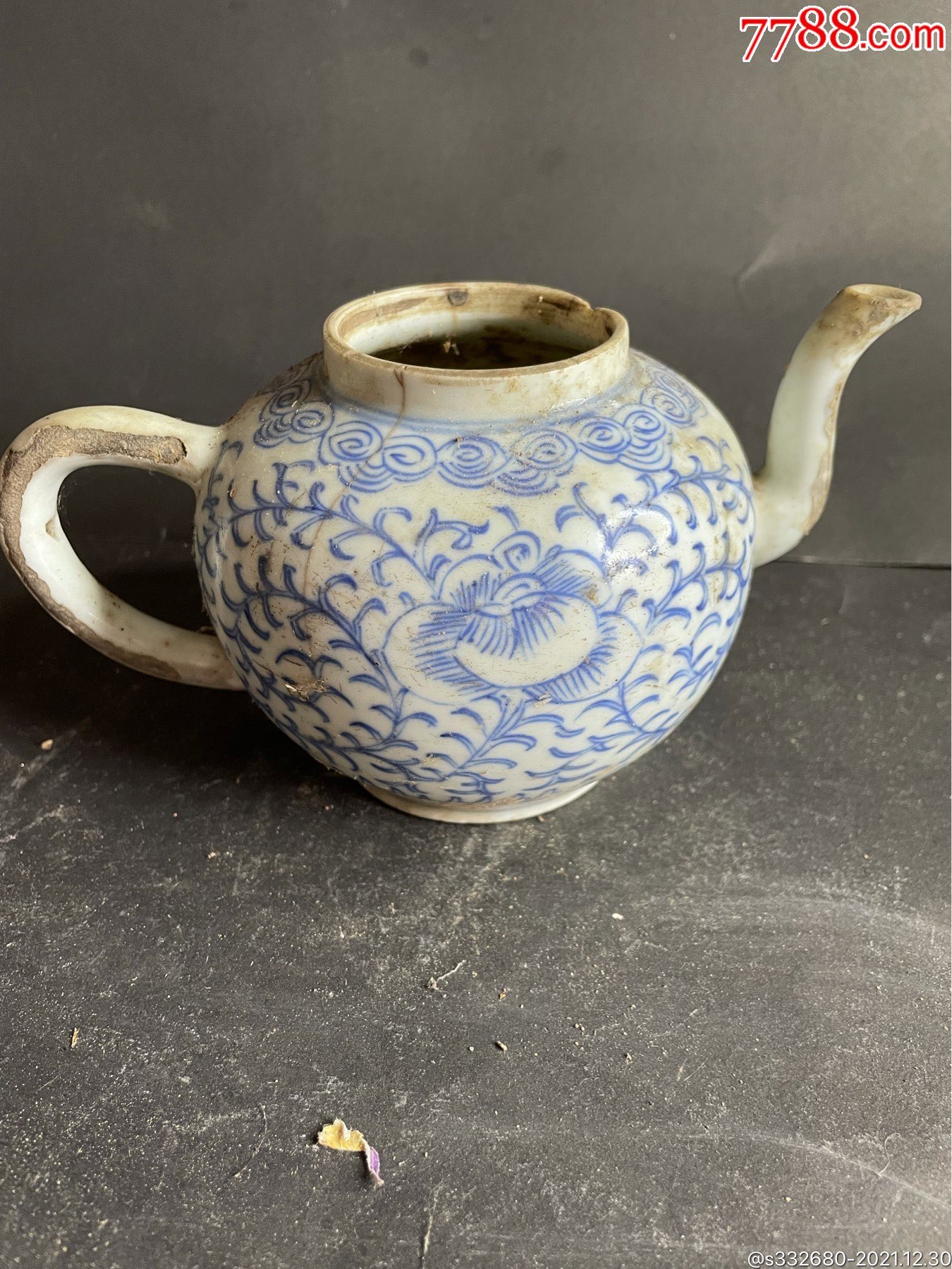 嘉庆青花细路茶壶