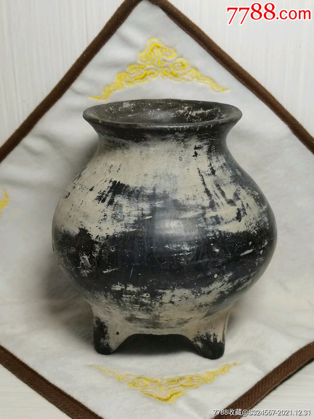 夏家店文化黑陶三足小罐完好无损品相如图喜欢的结缘