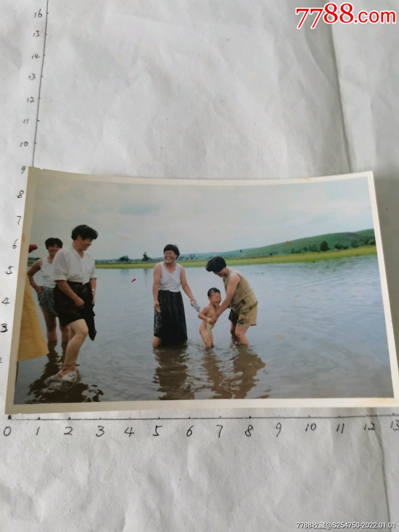 在江边游泳-价格:2元-se84656398-老照片-零售-7788收藏__收藏热线