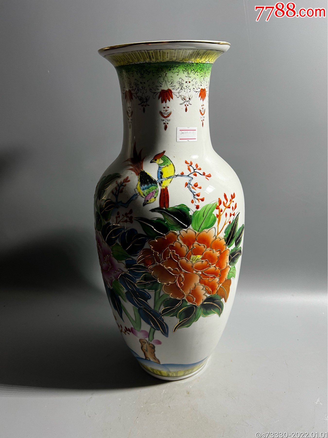 80年代左右潮彩富贵陪嫁花瓶一只