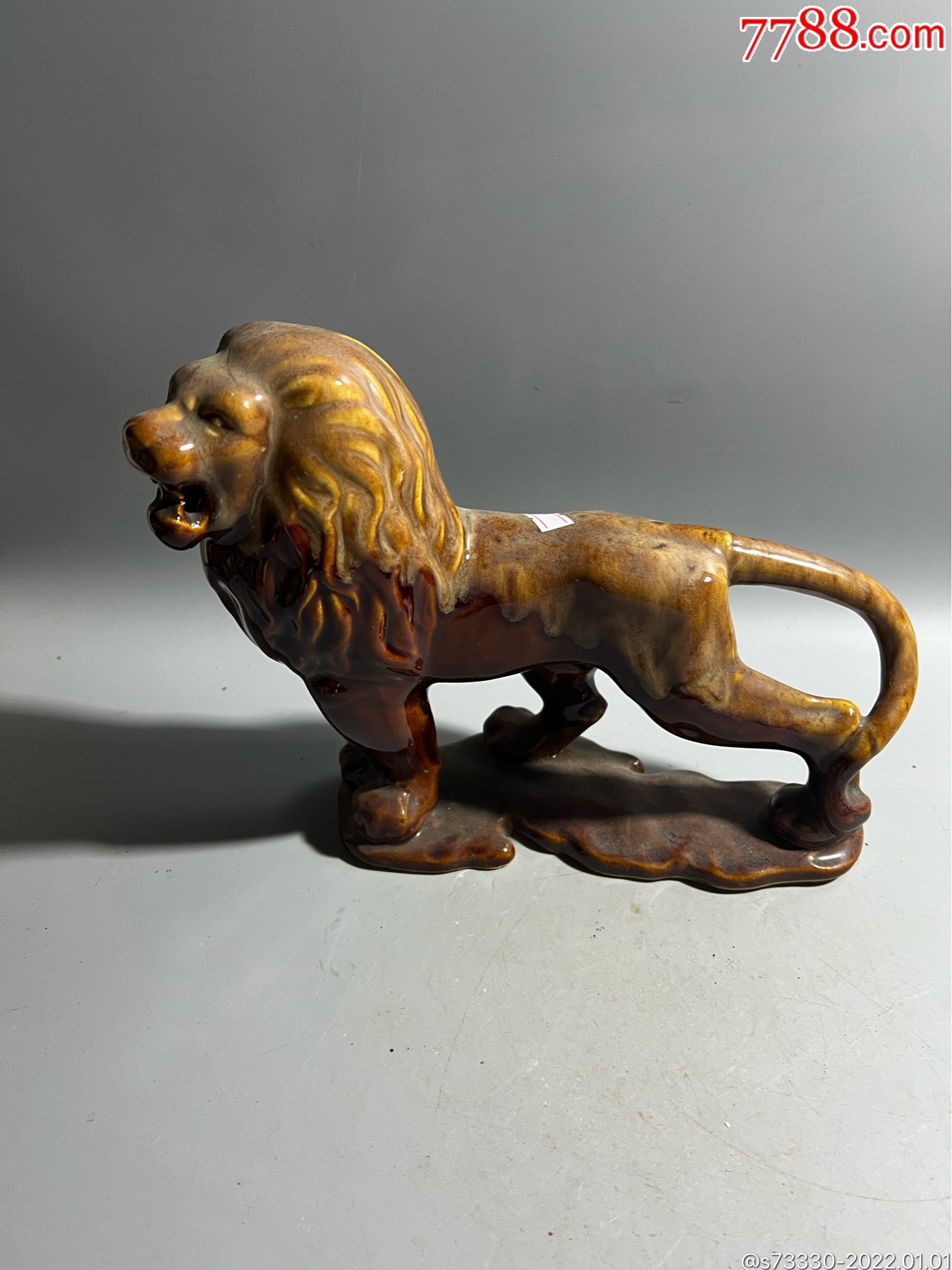 80年代左右美陶狮子一只