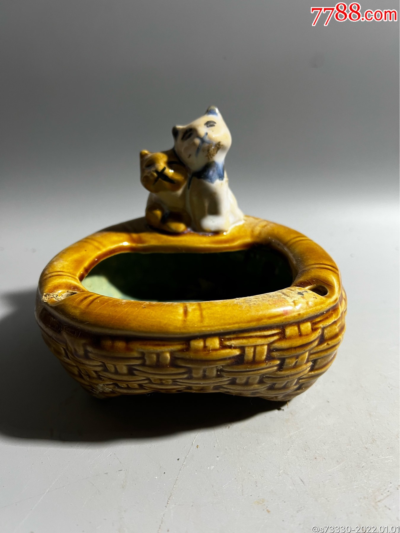 创汇期酱釉小猫咪烟灰缸一只12