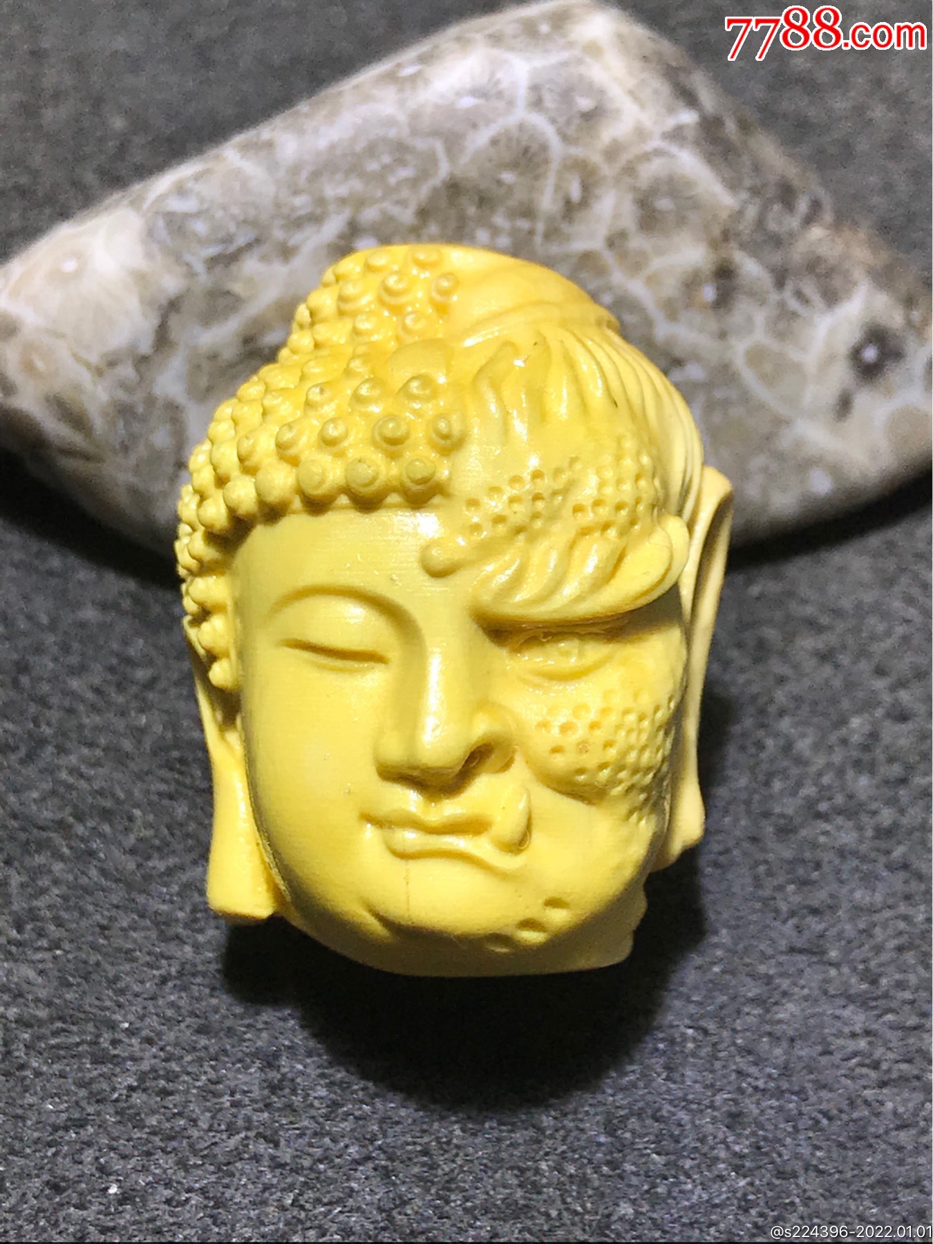 精美木雕刻一念之间吊坠