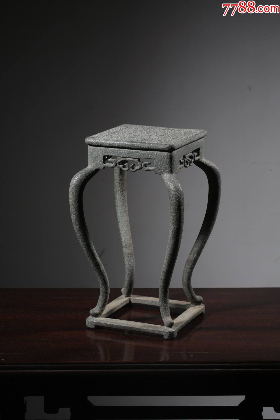 海外回流青石雕如意纹三弯腿托泥四方花几