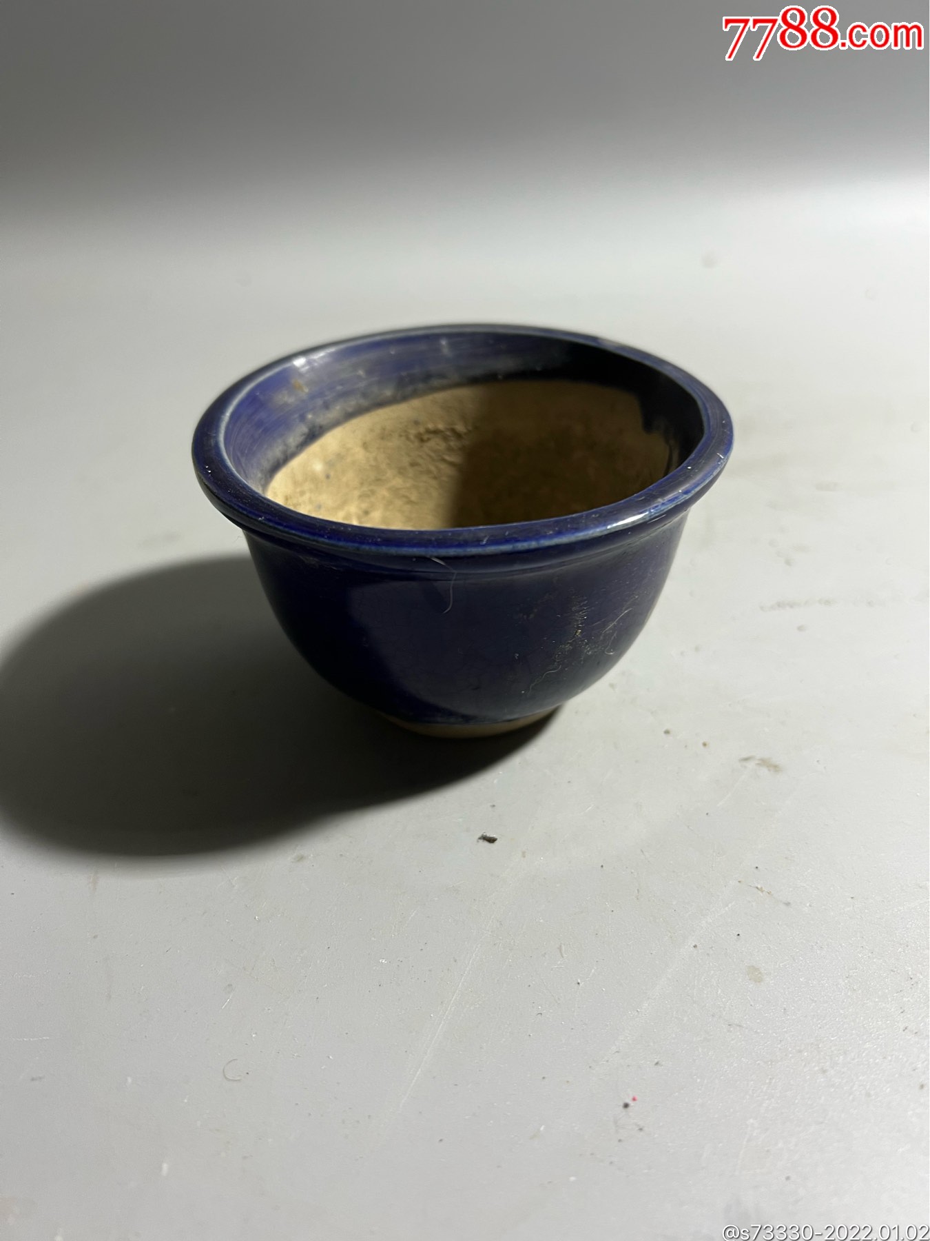 创汇期宝石蓝釉圆口小花盆