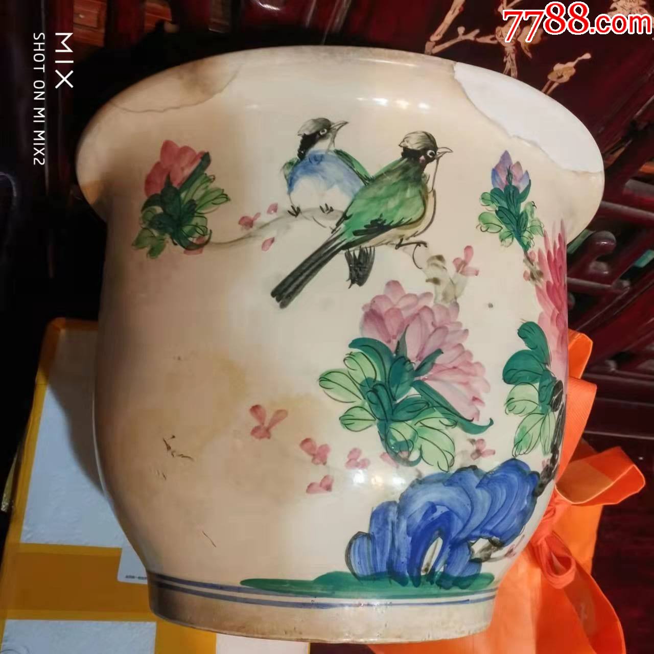 潮州枫溪窑粉彩花鸟花盆有一崩