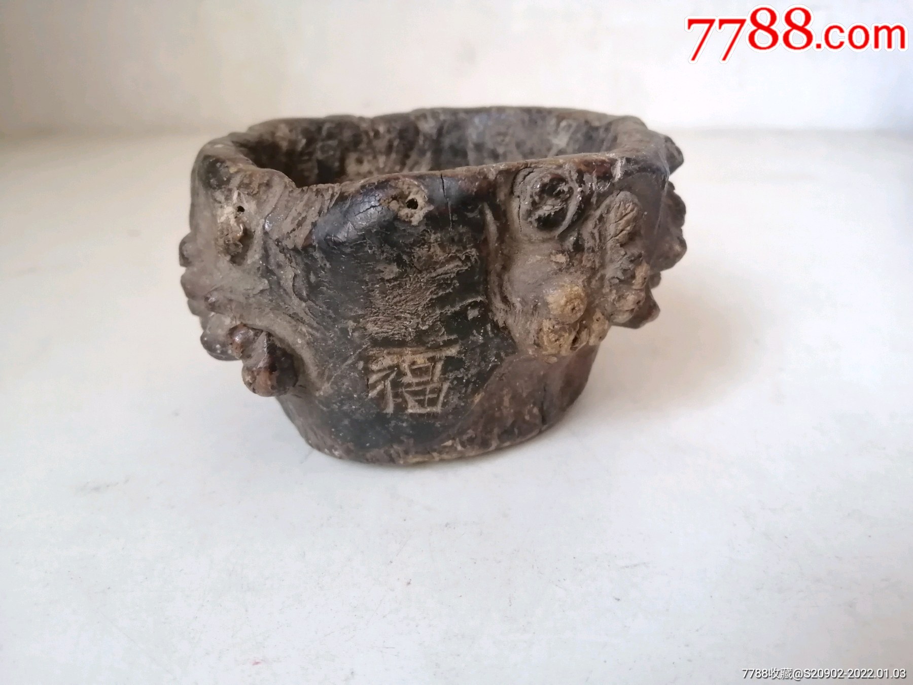 清代木制烟灰缸刻有福禄和小人像