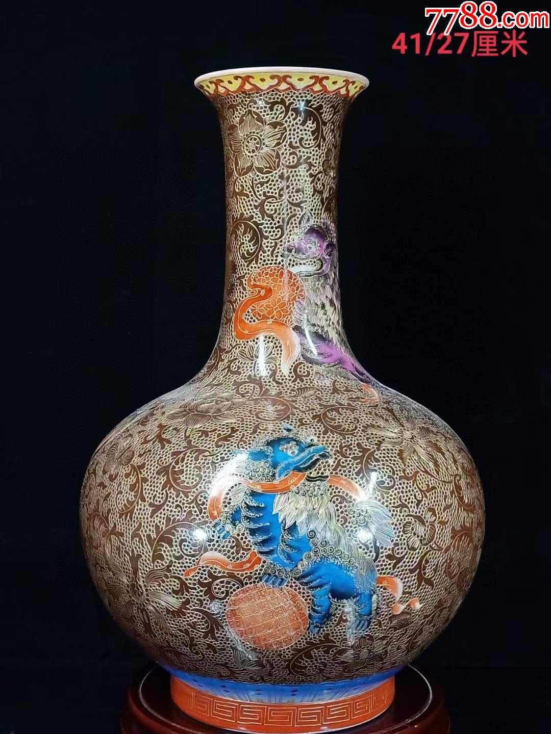 乾隆年制珐琅彩掐金丝狮子滚绣球赏瓶画工精美做工精致掐丝均匀漂亮