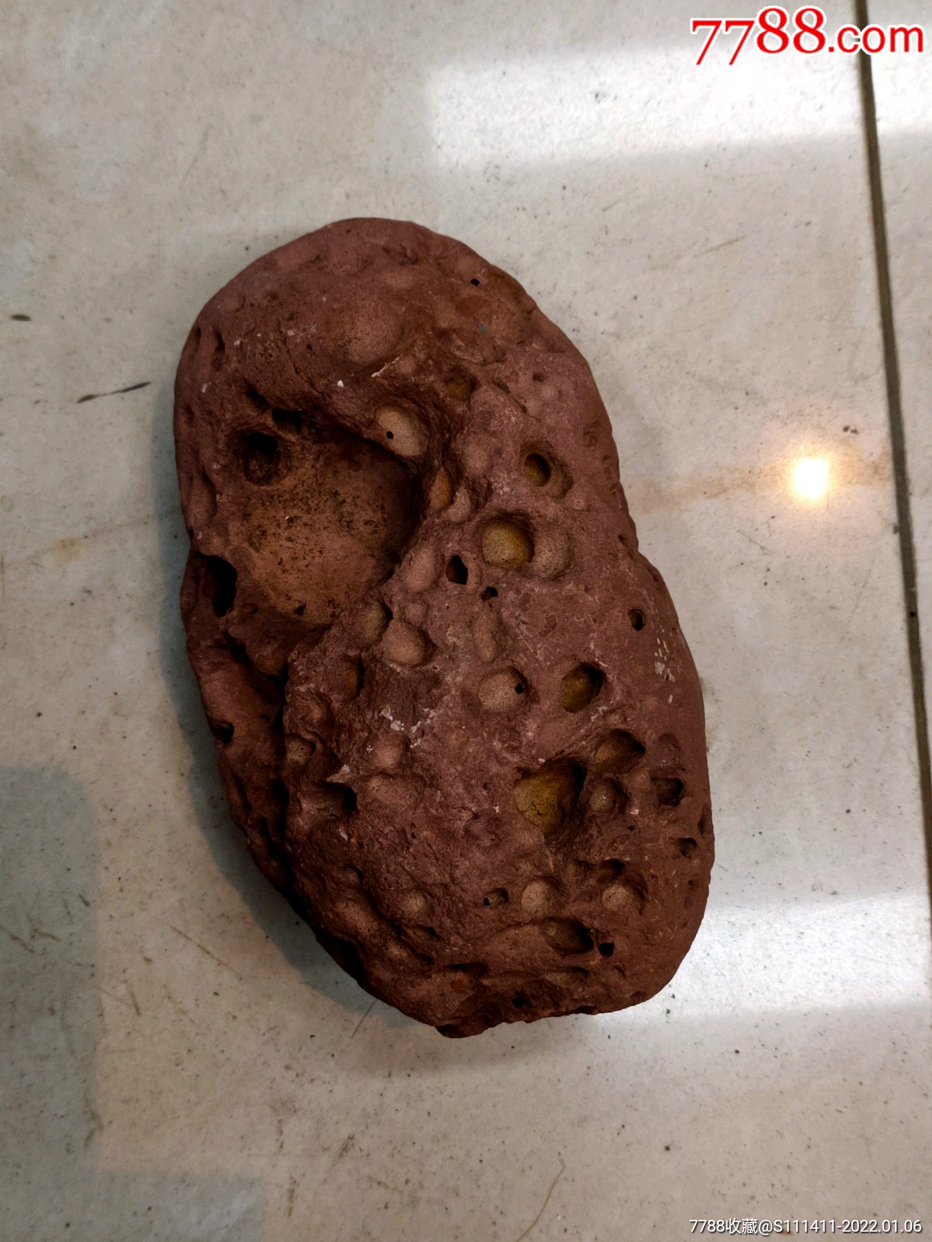 千万年火山镂空蜂窝造型石摆件