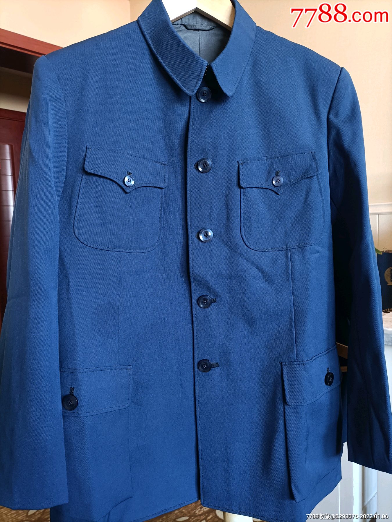 0次进行点评点评:0浏览量:备注:深蓝色毛料中山装,衣长71,胸围112