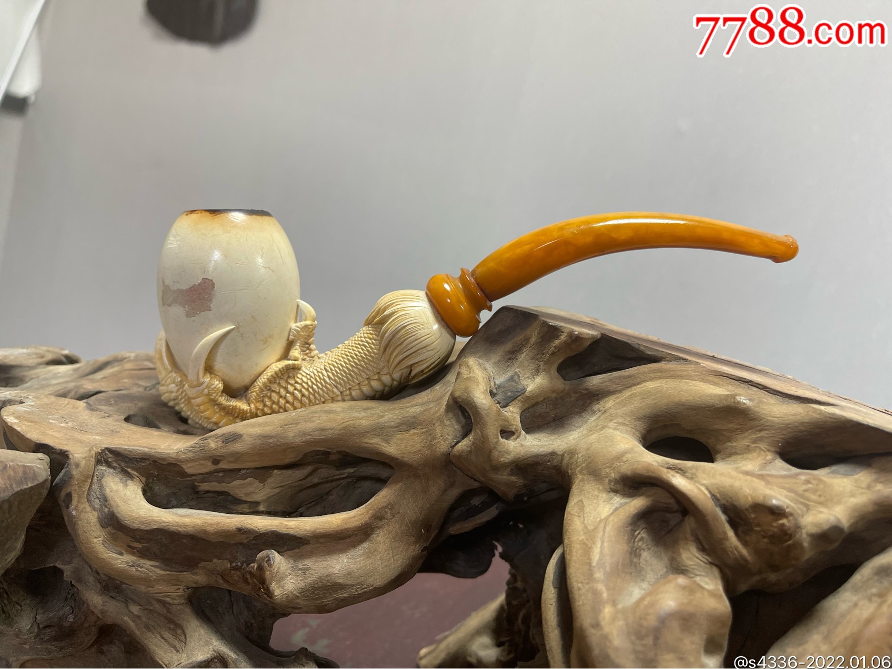 精美海泡石蜜蜡雕刻烟斗