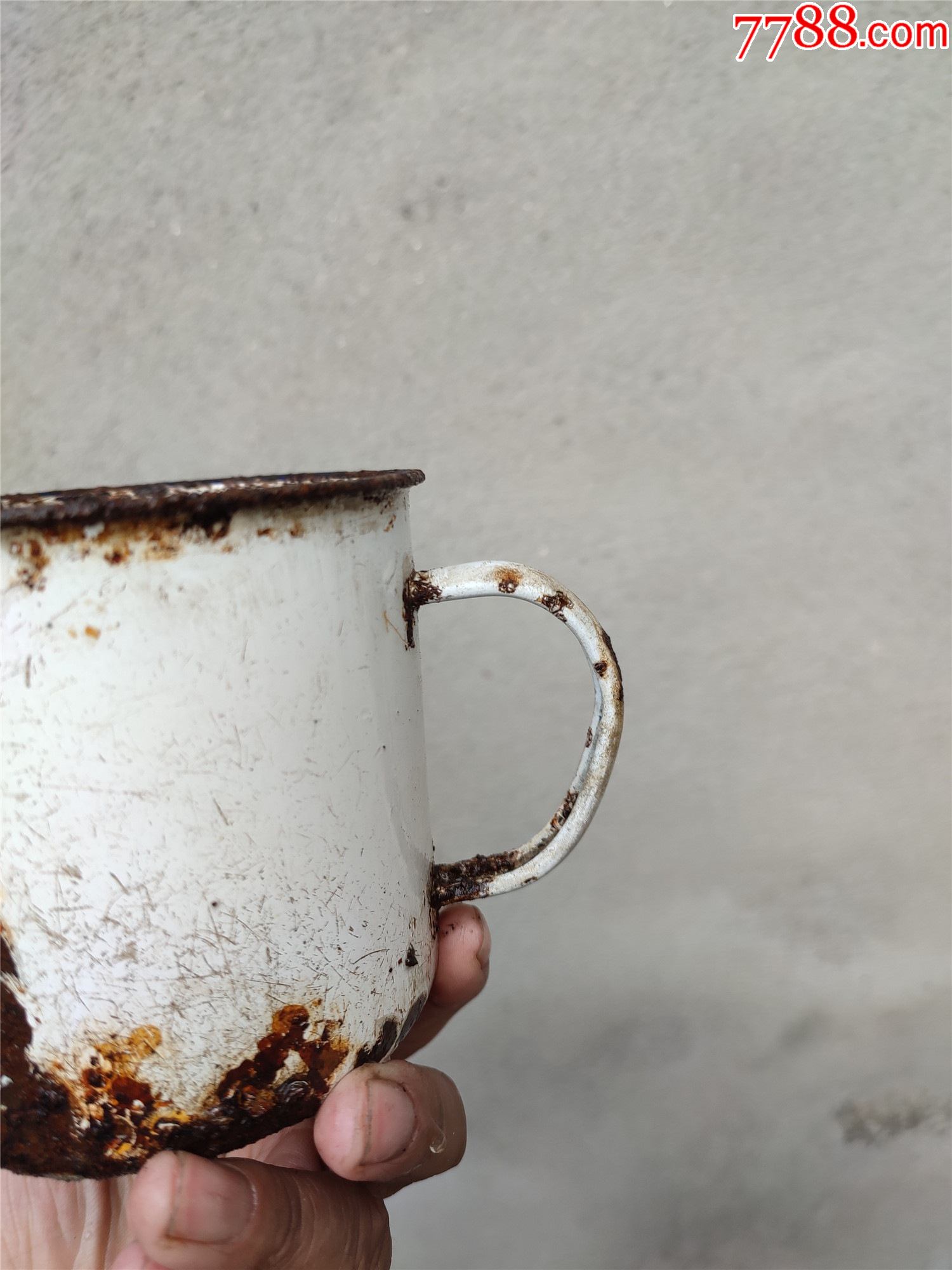 搪瓷杯子小磕如图所示有破洞