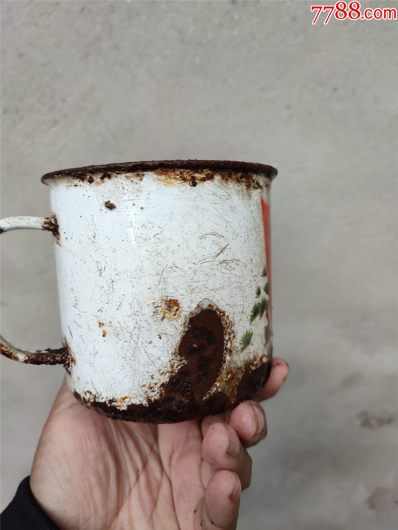 搪瓷杯子小磕如图所示有破洞