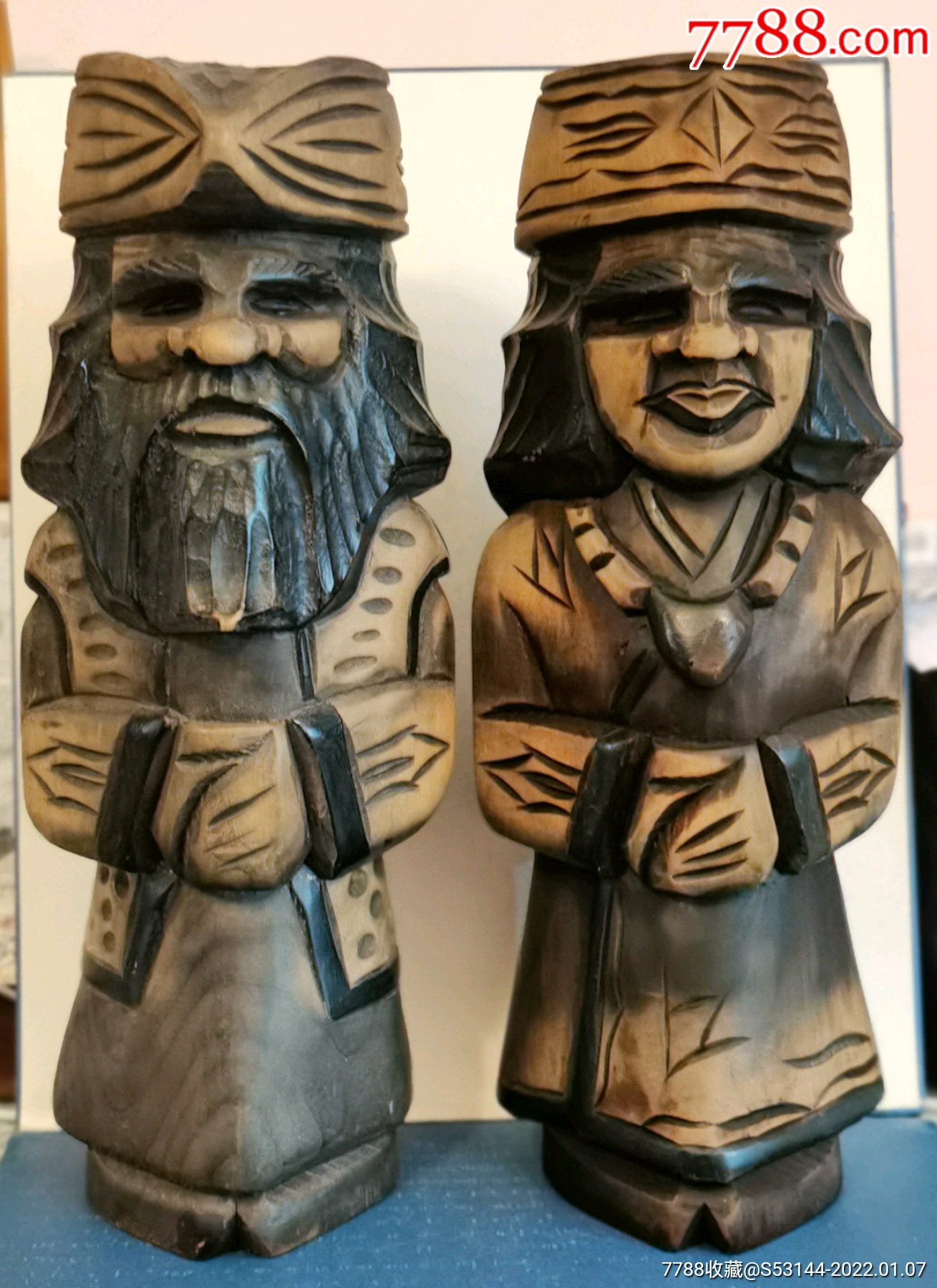 日本北海道原住阿依努人一对木雕件