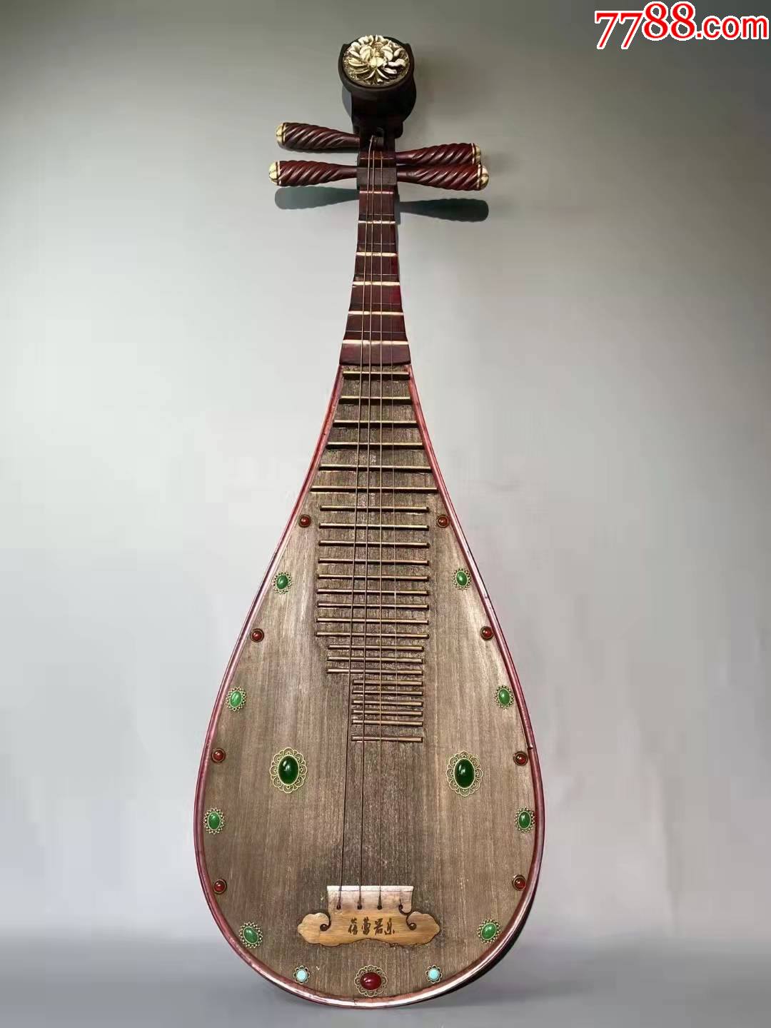 一把旧藏民族乐器花梨木琵琶