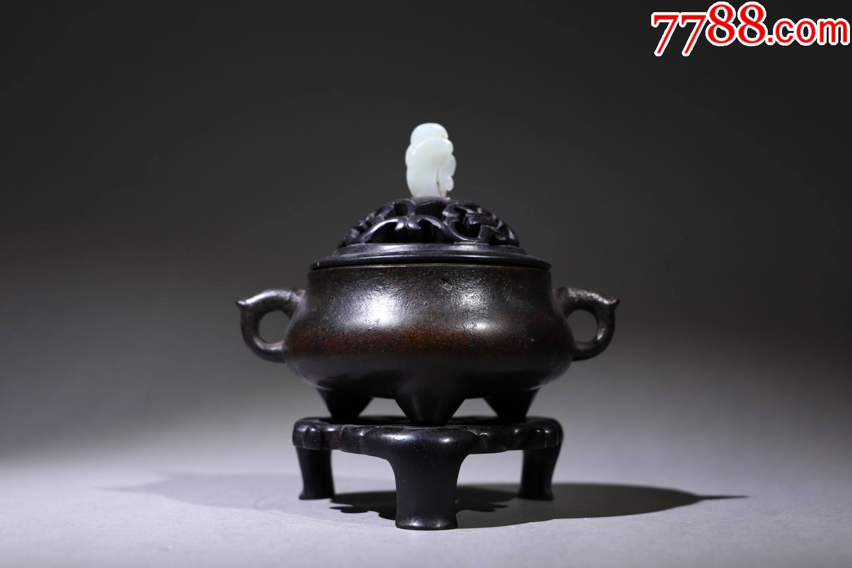 精铜胎镶玉香薰炉