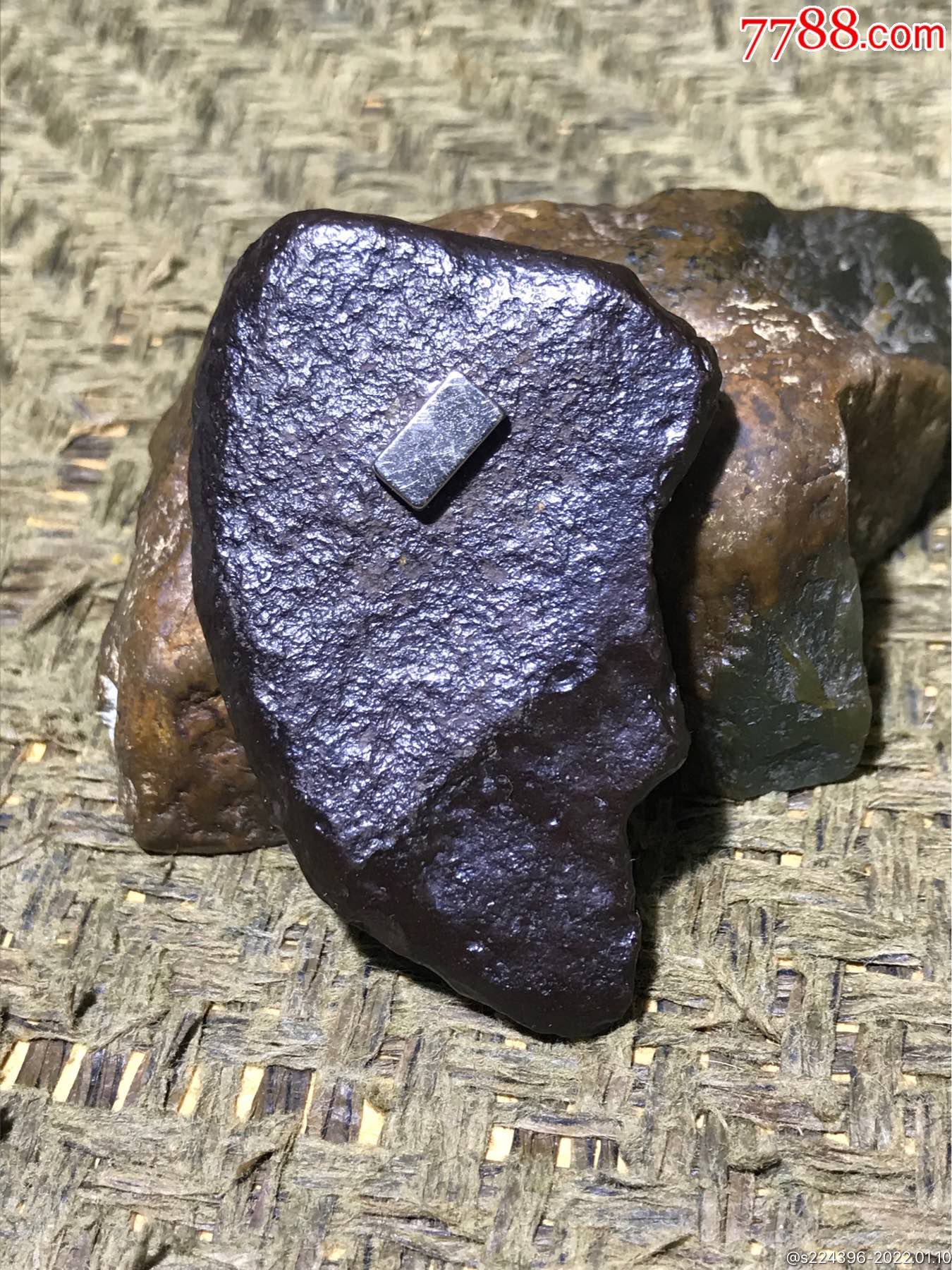 新疆五彩湾硅化铁原石微磁