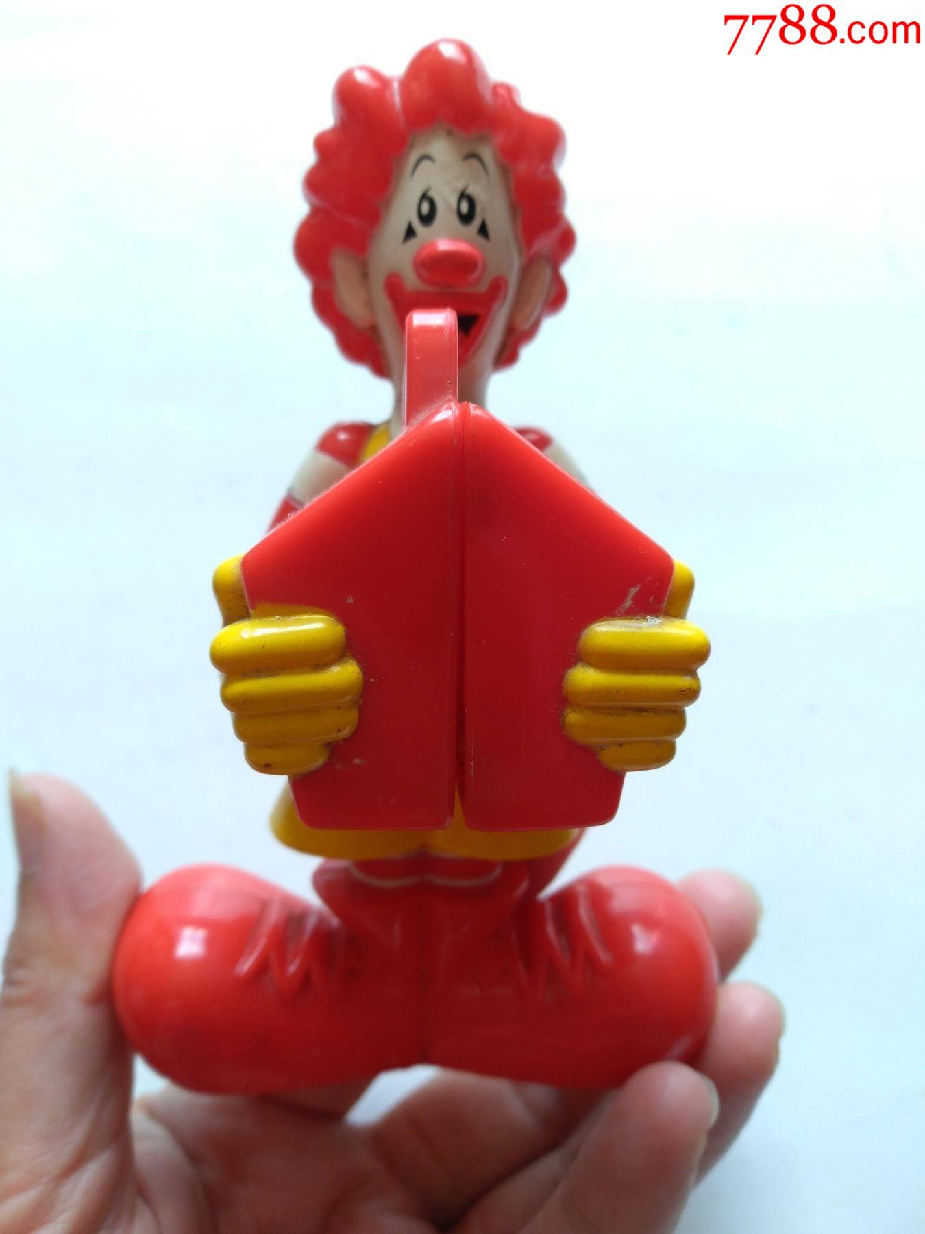 2004年麦当劳限量玩具小丑手里打开箱子是汉堡模子完好少见点图可放大