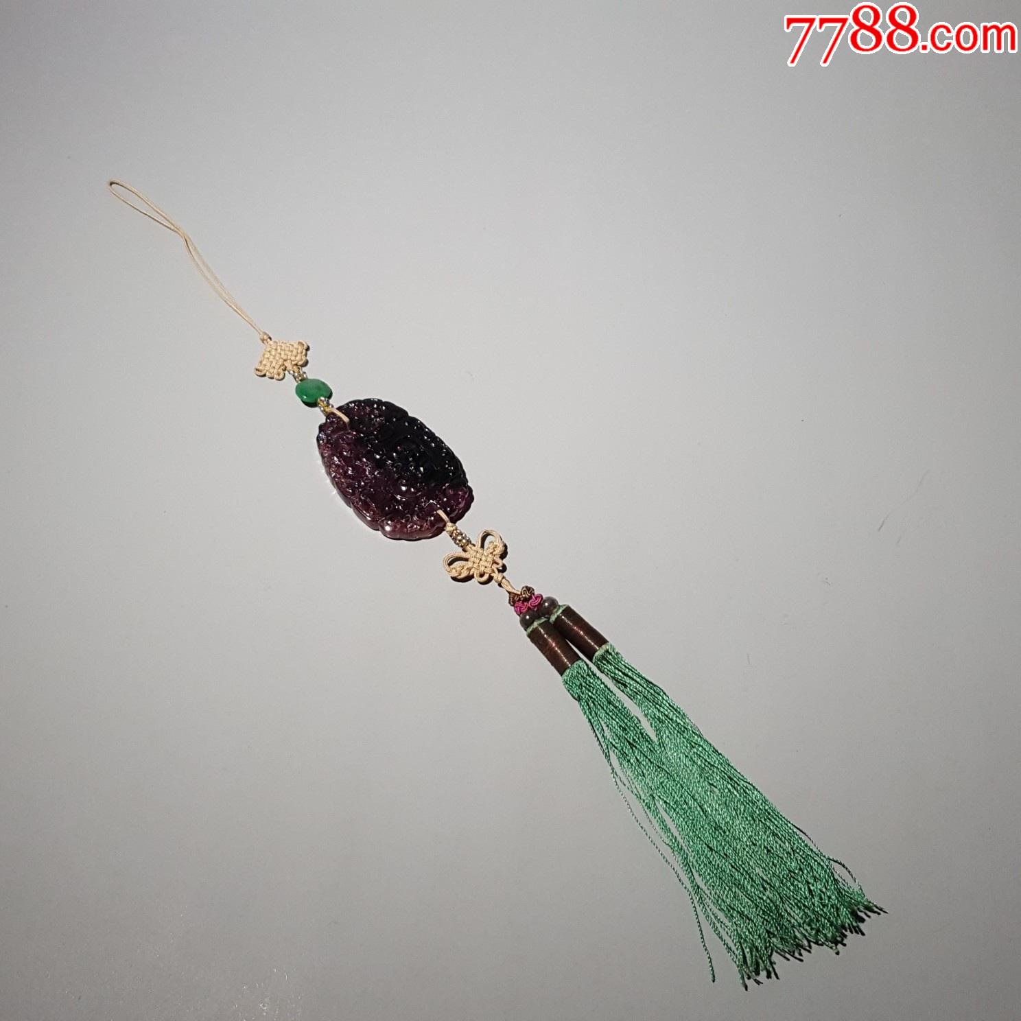 碧玺螭纹佩压襟