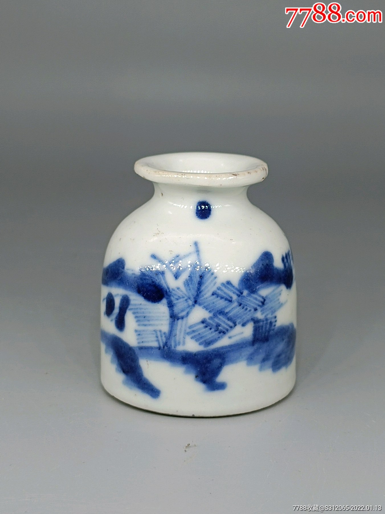 清時代青花 域鉴古玩】清代青花高足盘特征及收藏价值