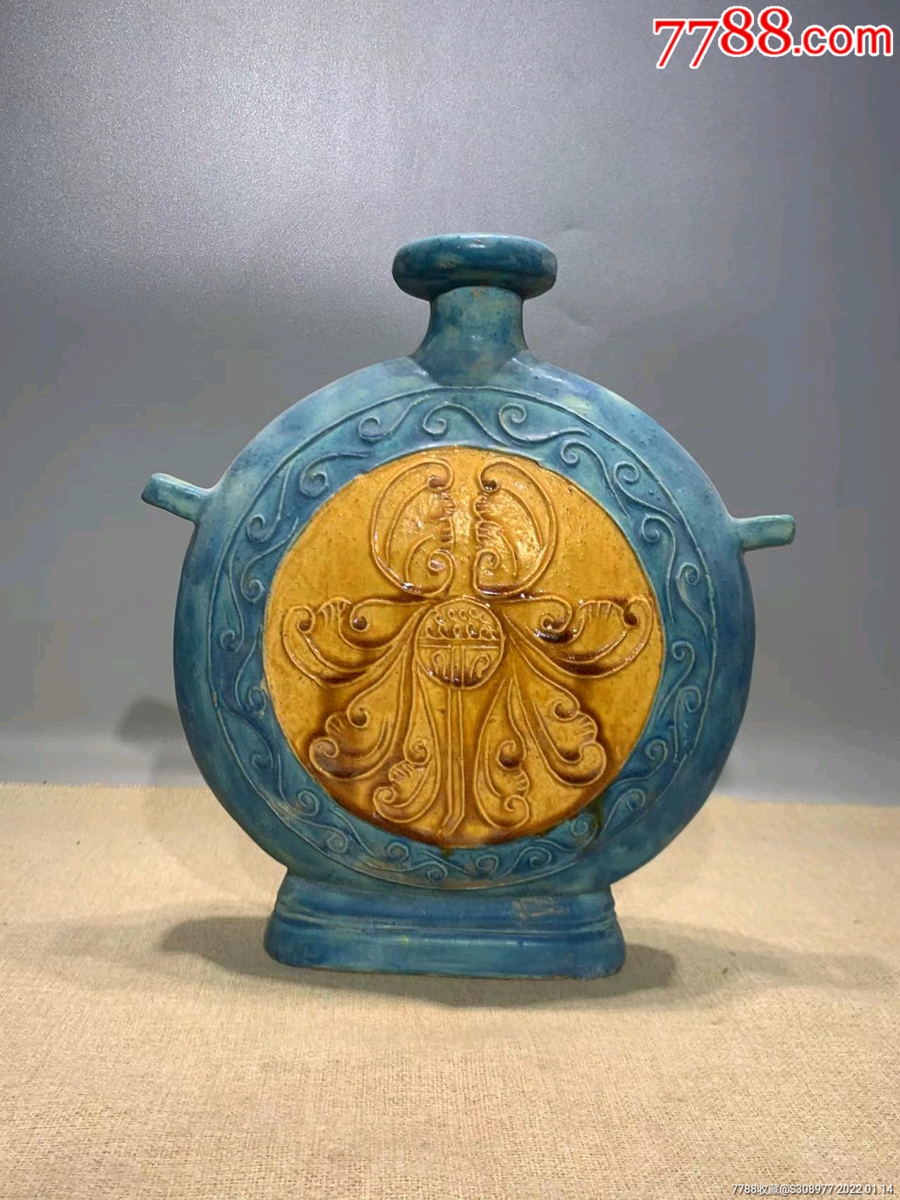 明代孔雀蓝扁壶