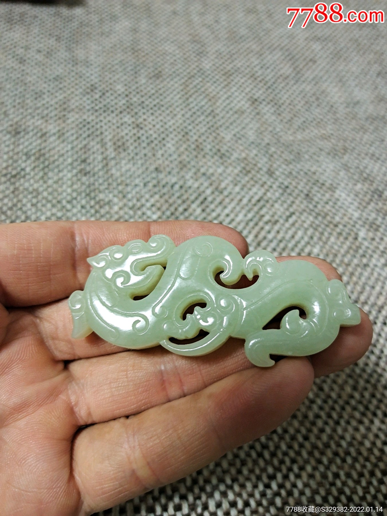 和田玉龙纹玉佩