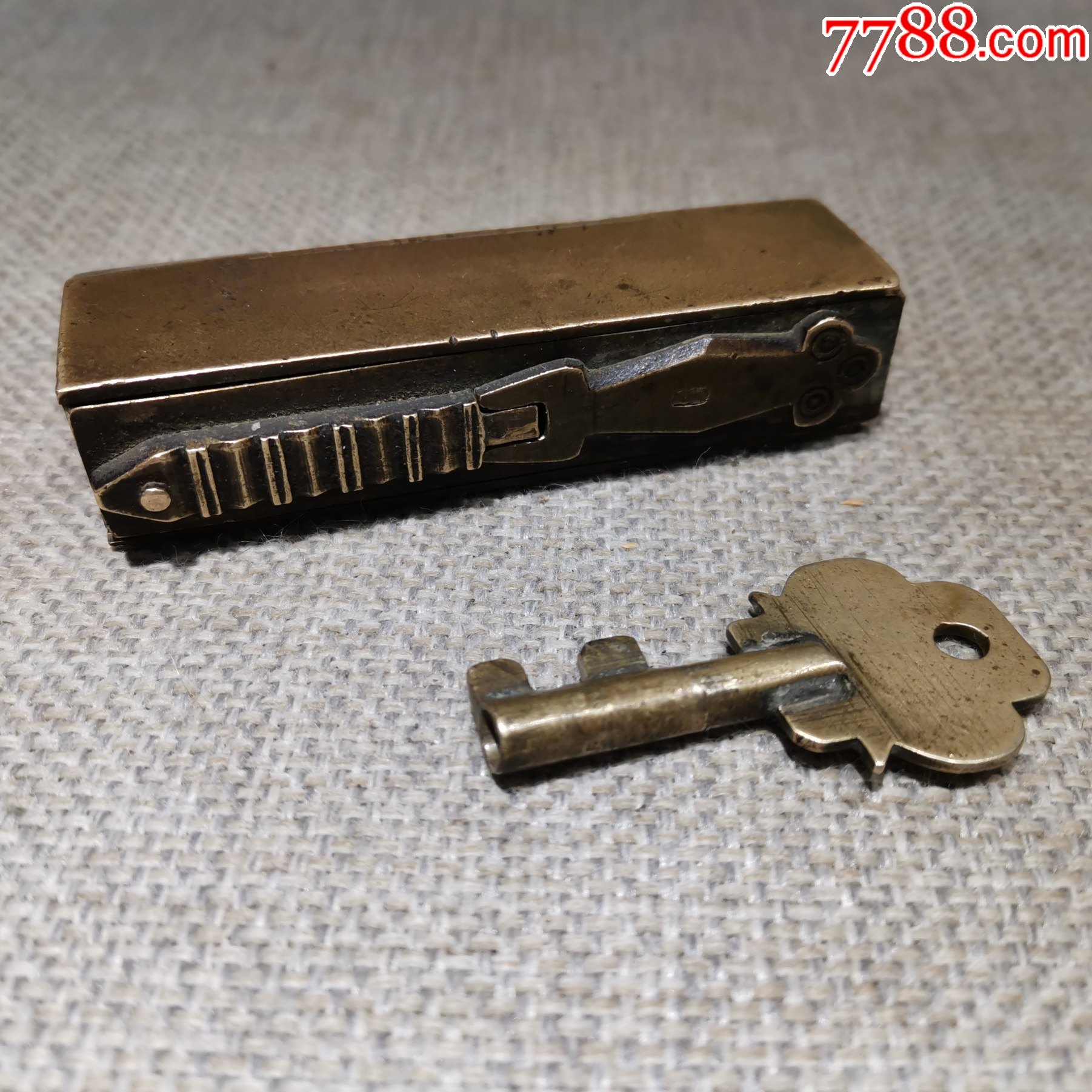 老锁具收藏清代纯手工艺横开大宝剑铜锁可正常使用