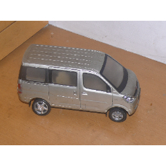 上海通用汽车股份有限公司康美模型【五菱鸿途】注;后轮不是原配,略大