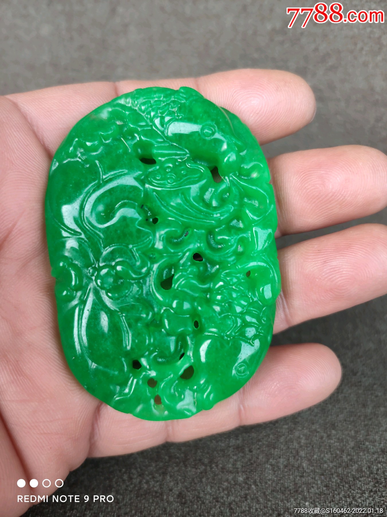 满绿翡翠连年有余牌