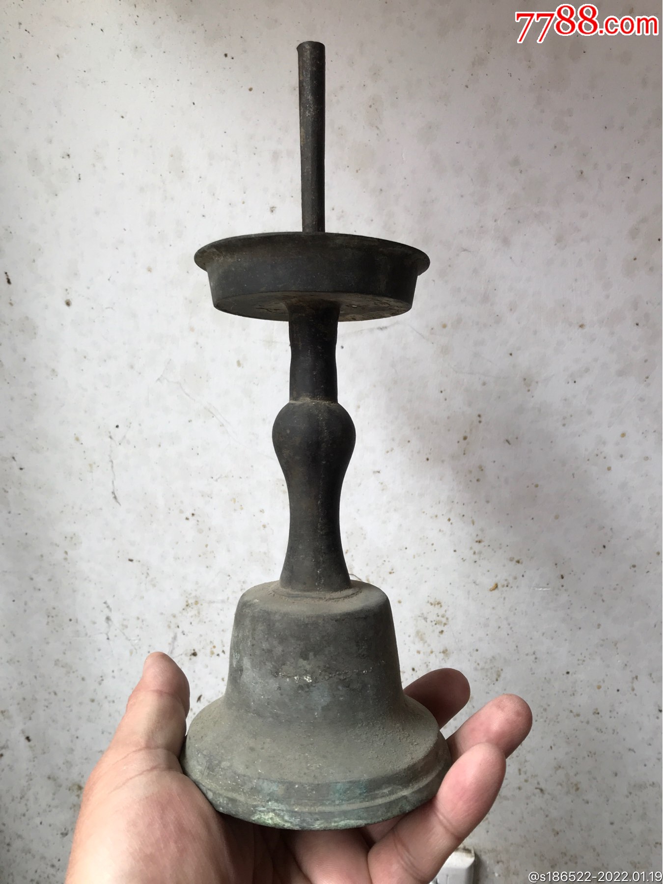 清中期厚重铜烛台