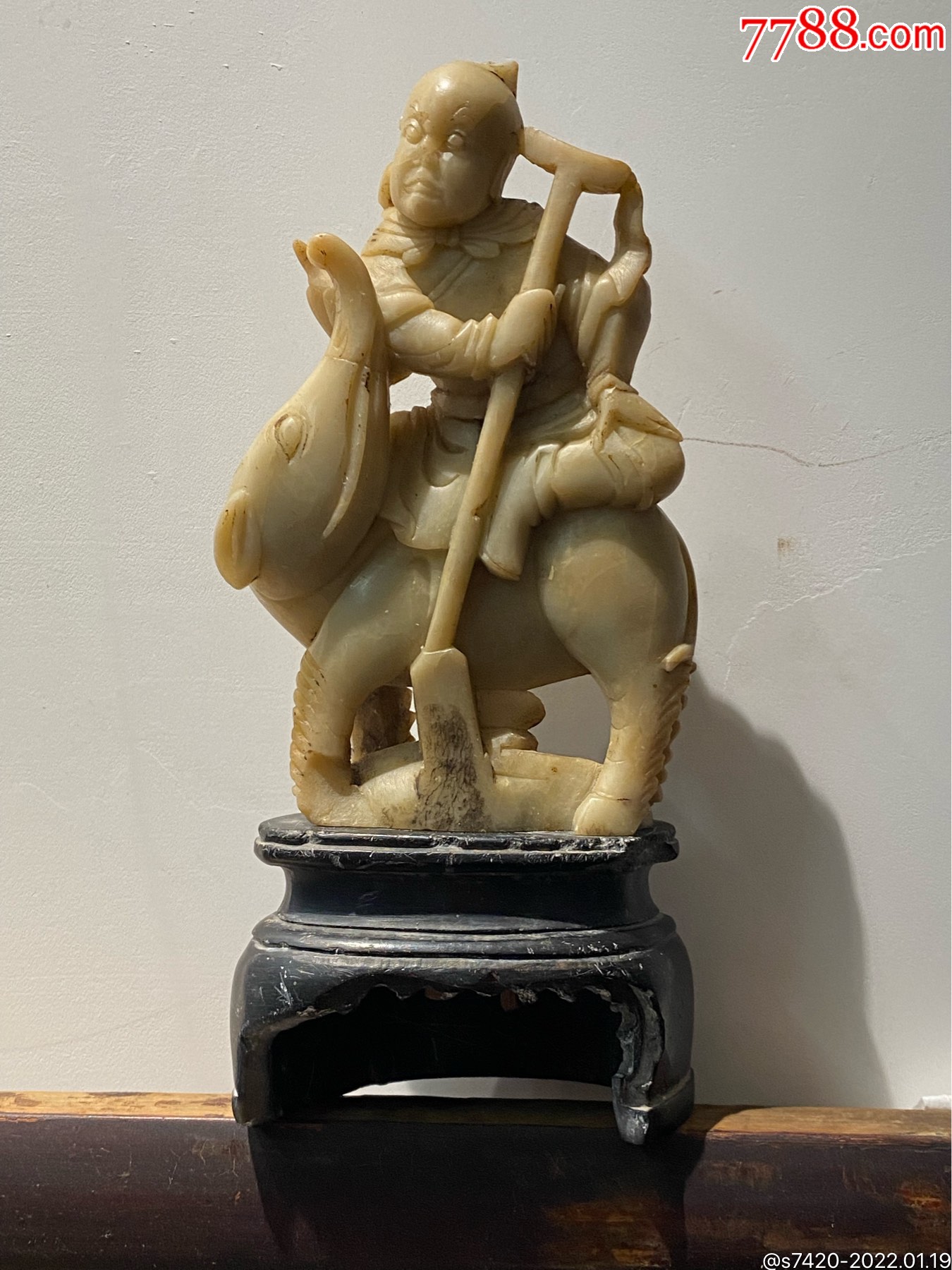 精美清代青田石雕人物骑大象摆件