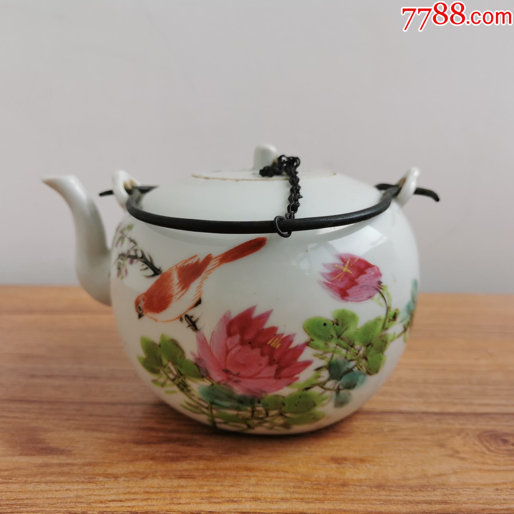 粉彩花鸟茶壶