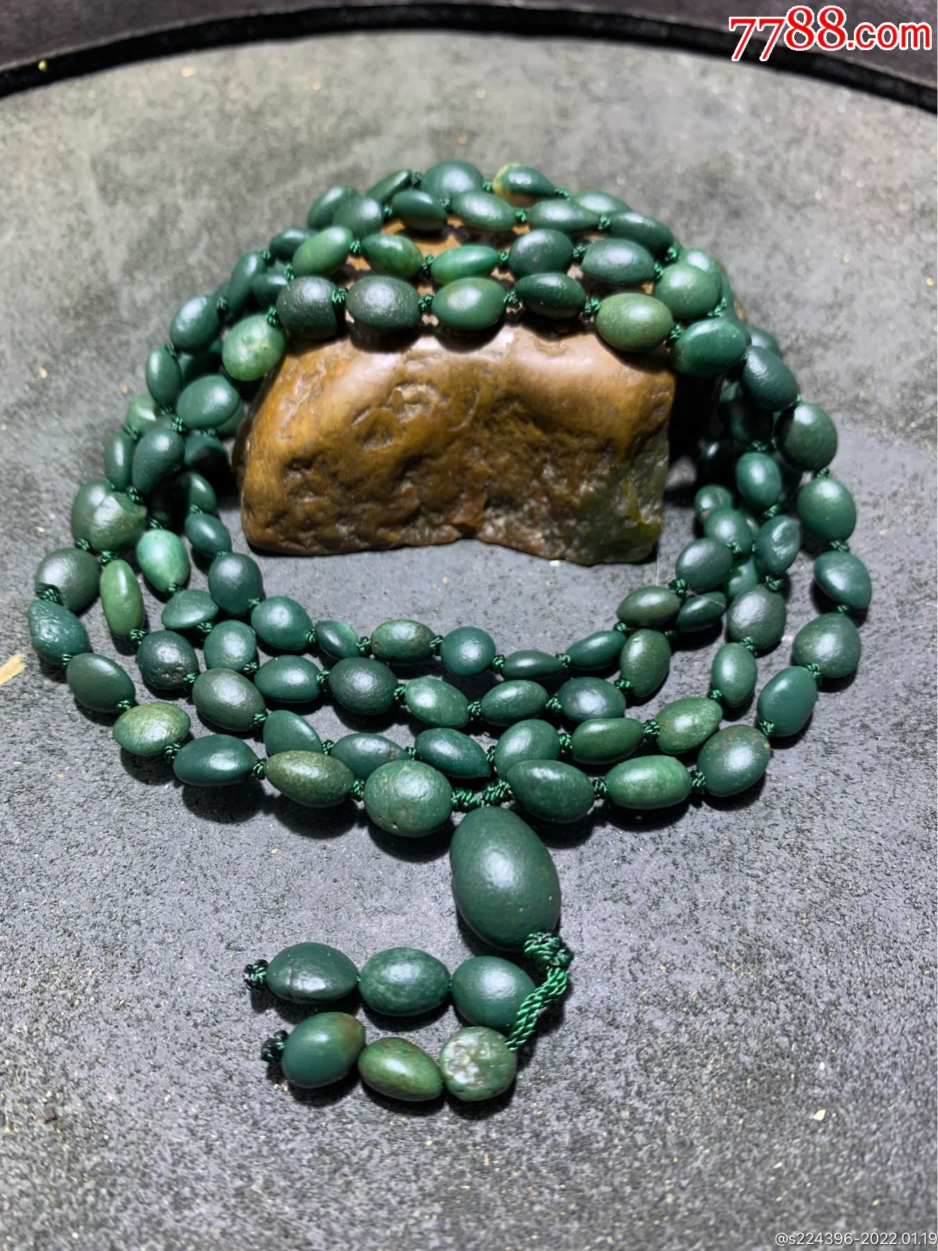 精美戈壁绿碧玉原石108项链一条