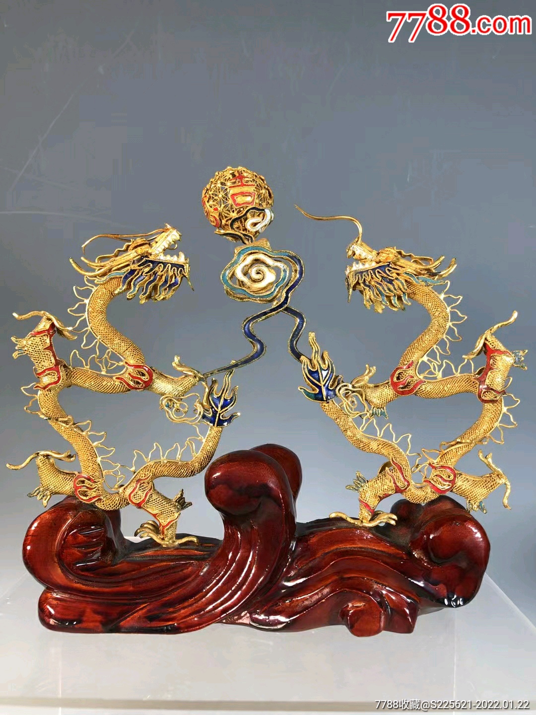 创汇时期景泰蓝红底宝相花纹瓶￥21,80010品99清,景泰蓝九