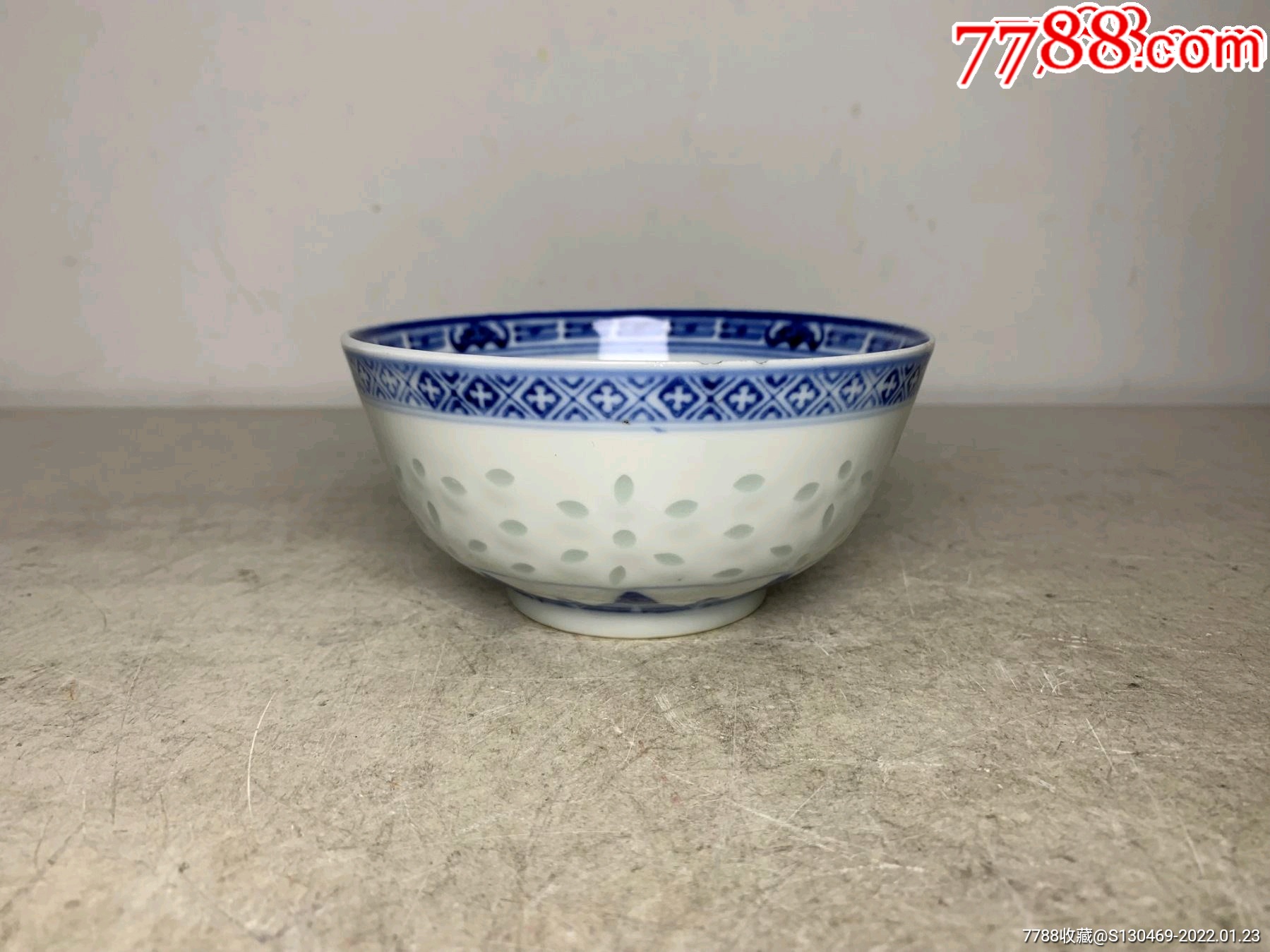 中国景德镇制六字款精品玲珑碗