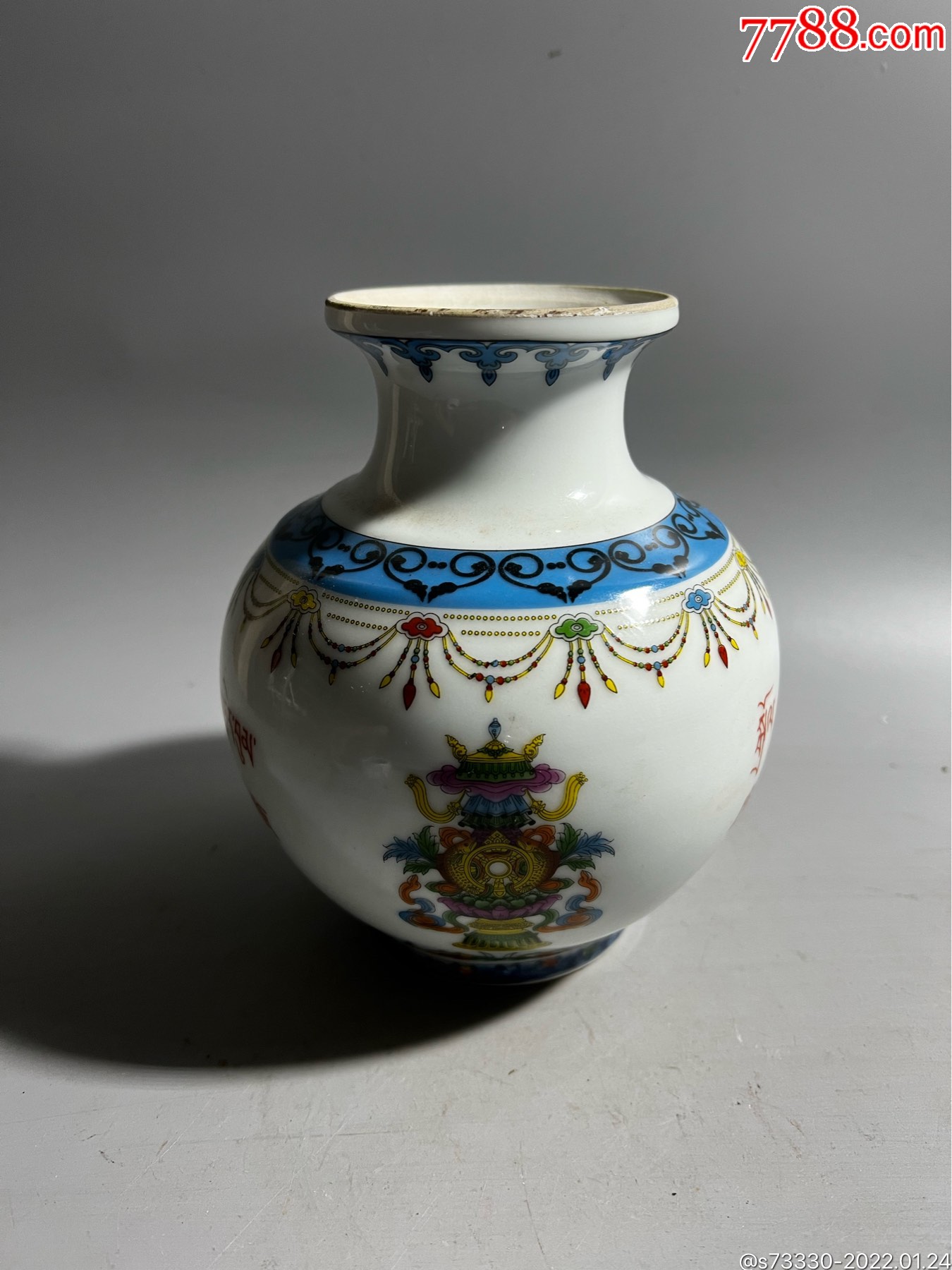 创汇期藏传佛教宝瓶一只