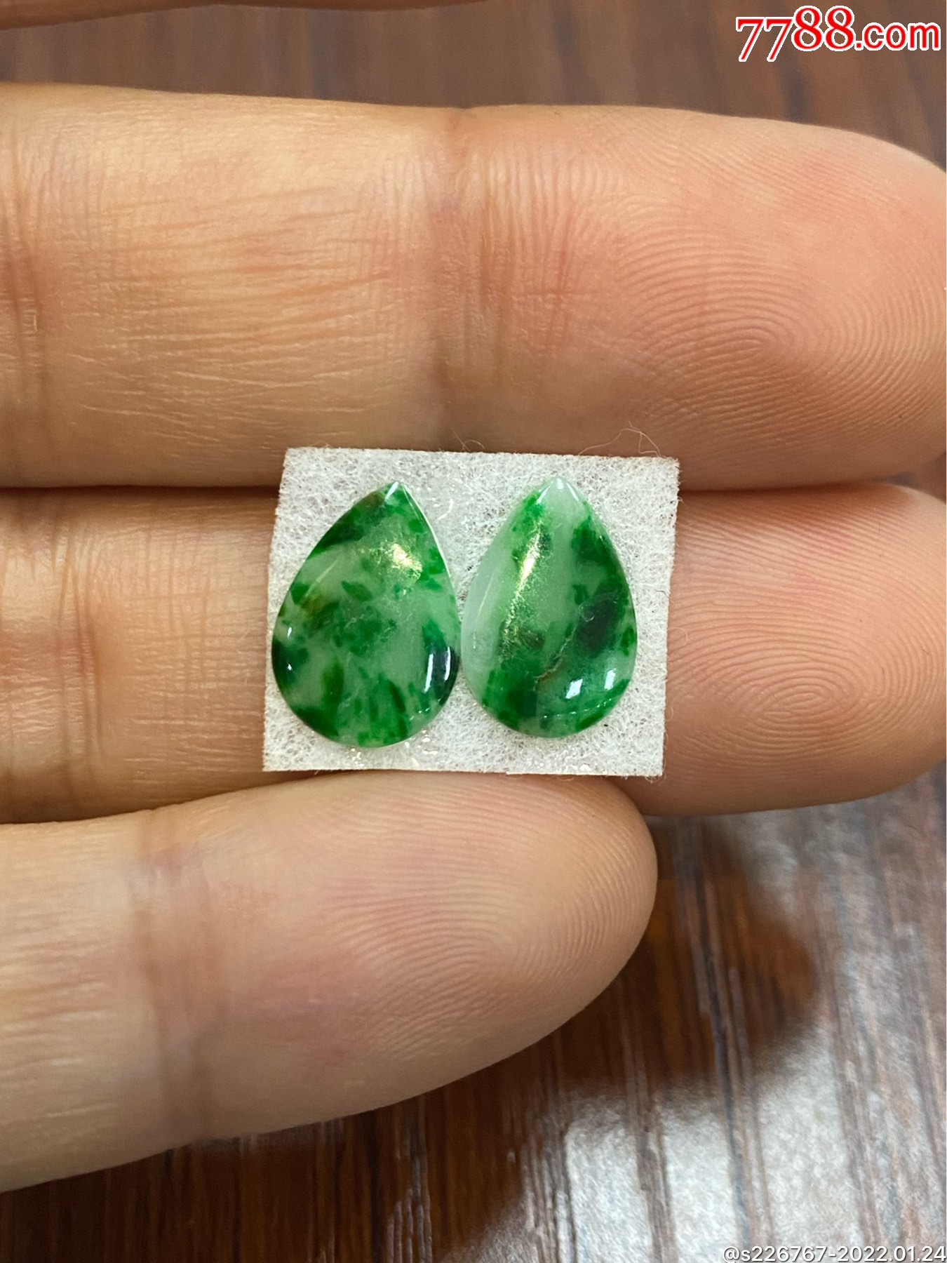 老翡翠满绿水滴形戒面一对