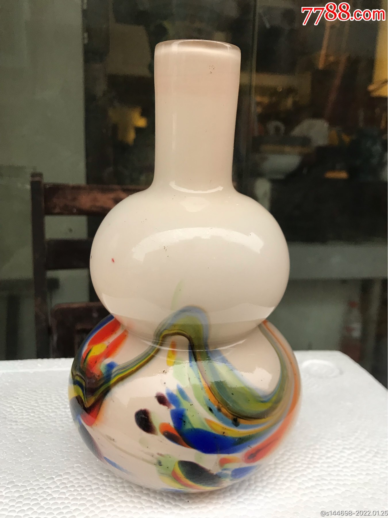 70年代手工制作玻璃彩色套料葫芦型花瓶造型独特特别少见颜色鲜艳漂亮