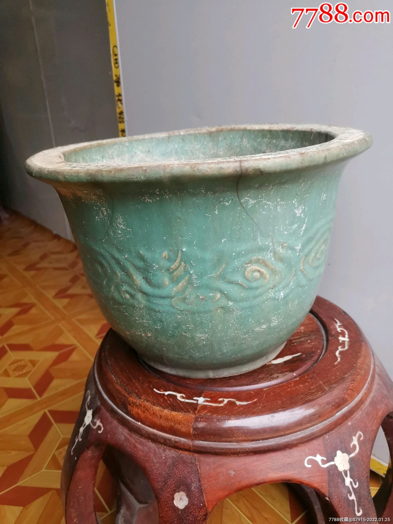 清末民国老石湾祥云束腰绿松釉花盆