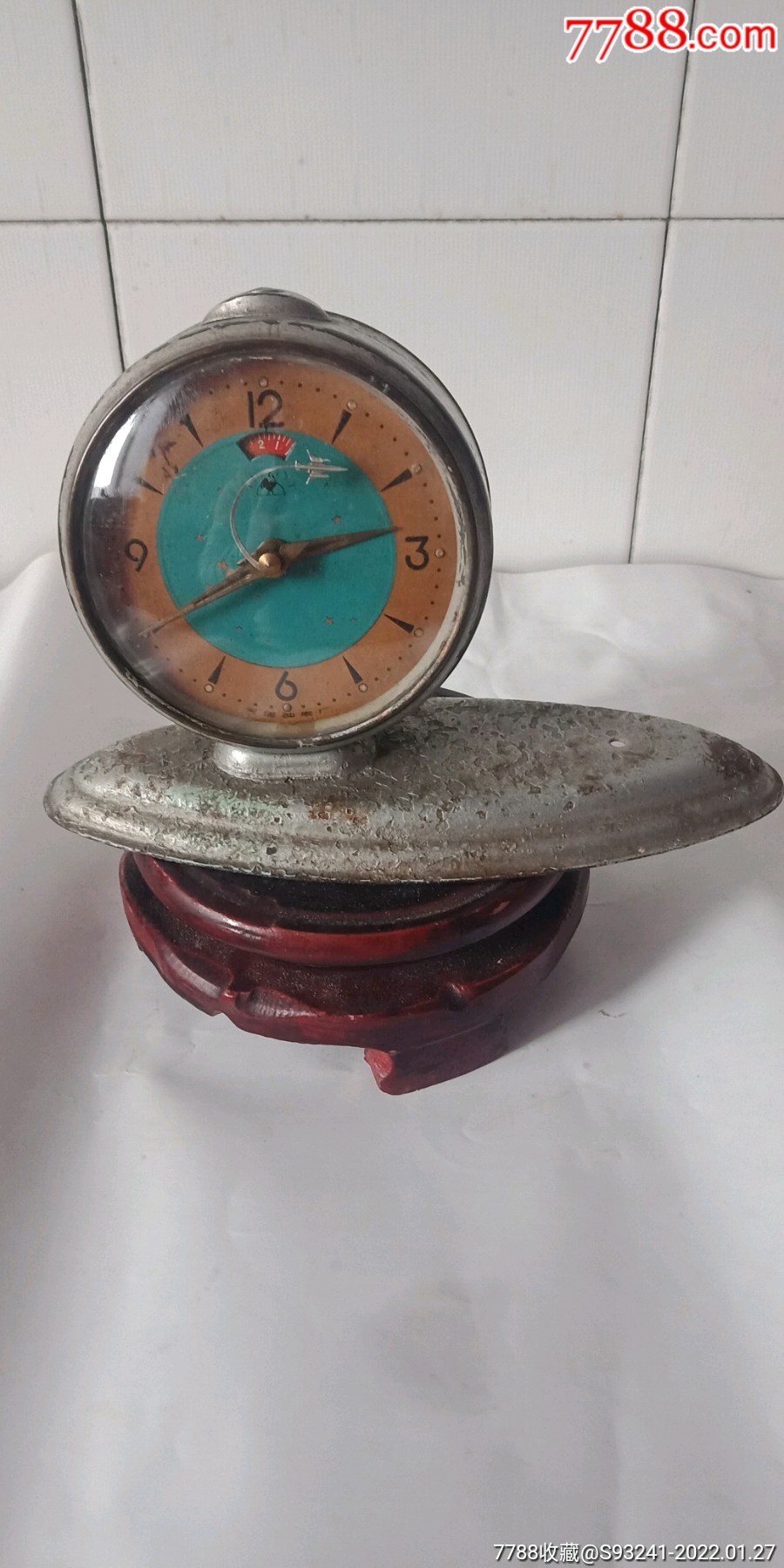 天津钟表厂飞机针闹钟一台