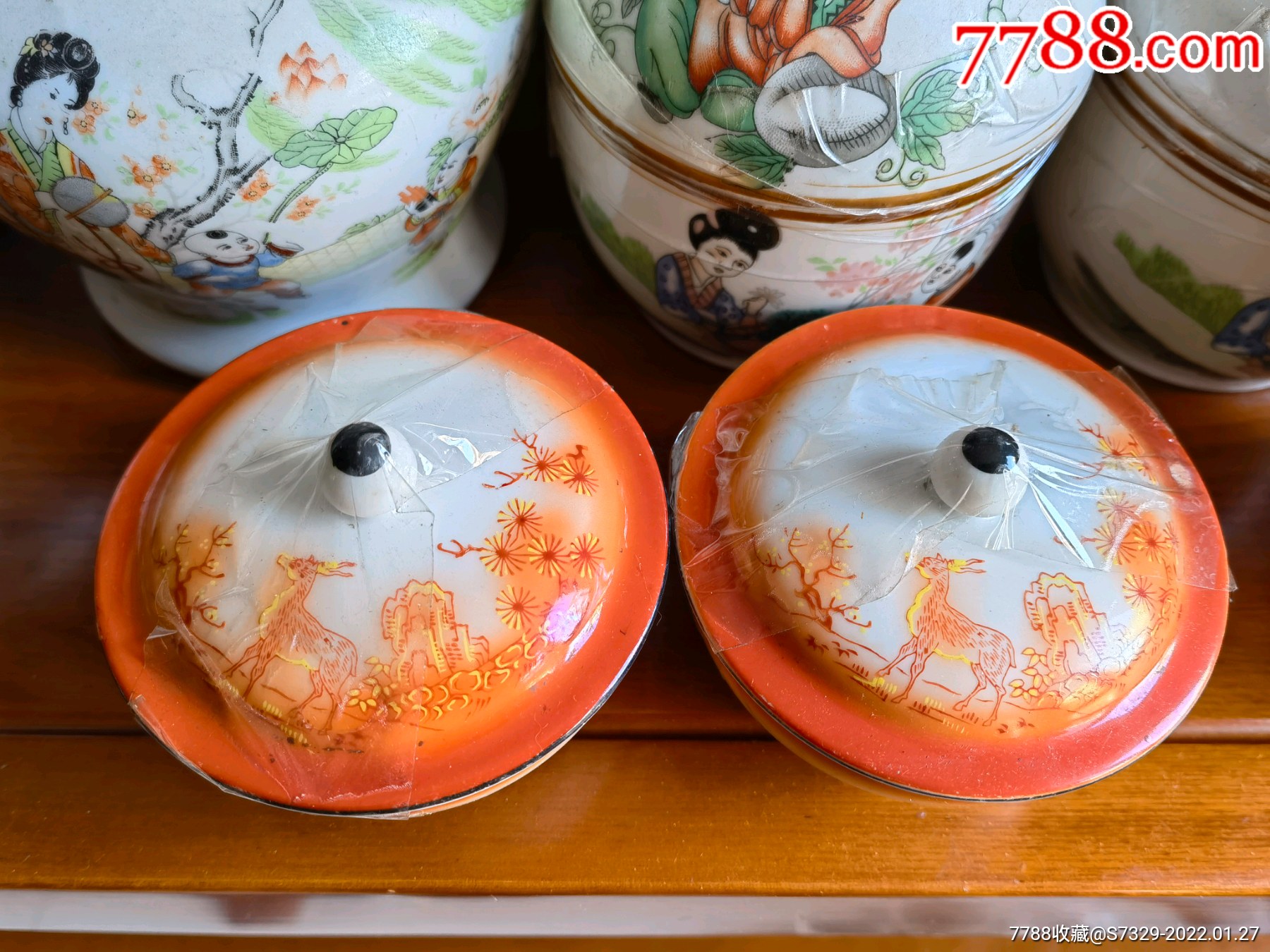 民国手绘全品谦信洋行底款梅花鹿山水图案的粉盒一对包老全品