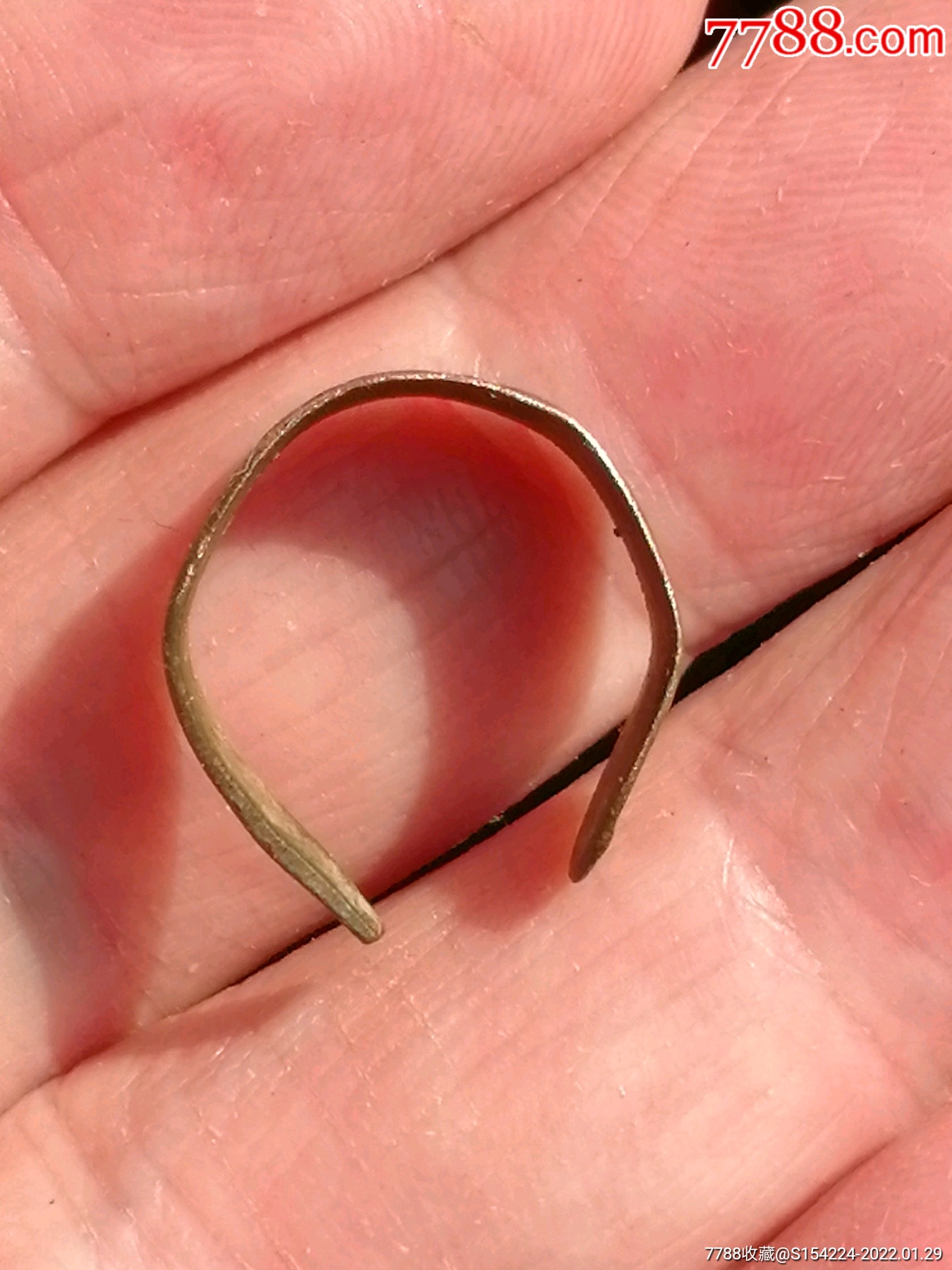 元代花卉纹青铜戒指